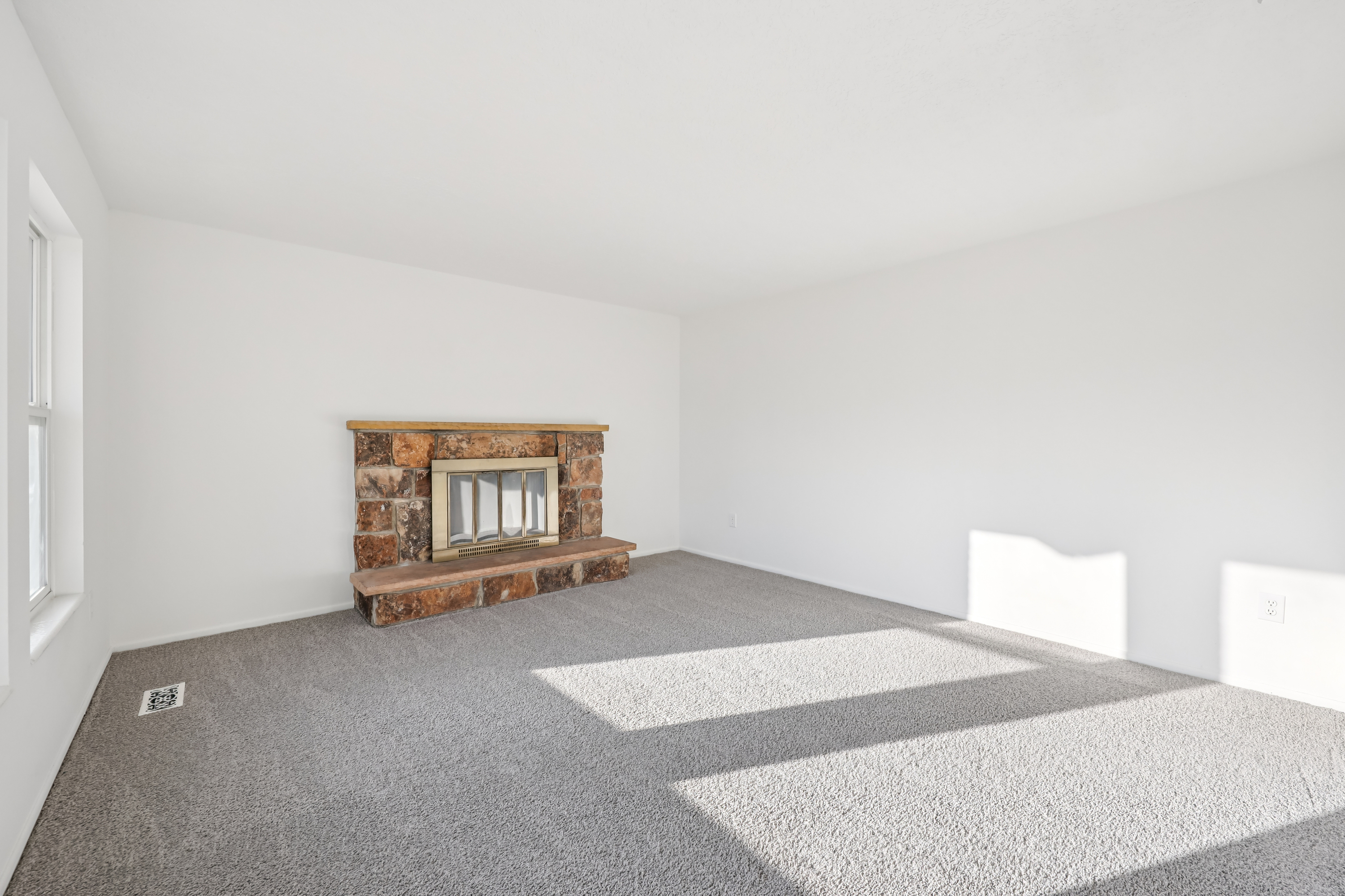 Photo 8 of 40 of 3020 W Rosa Vista Dr, Taylorsville, UT