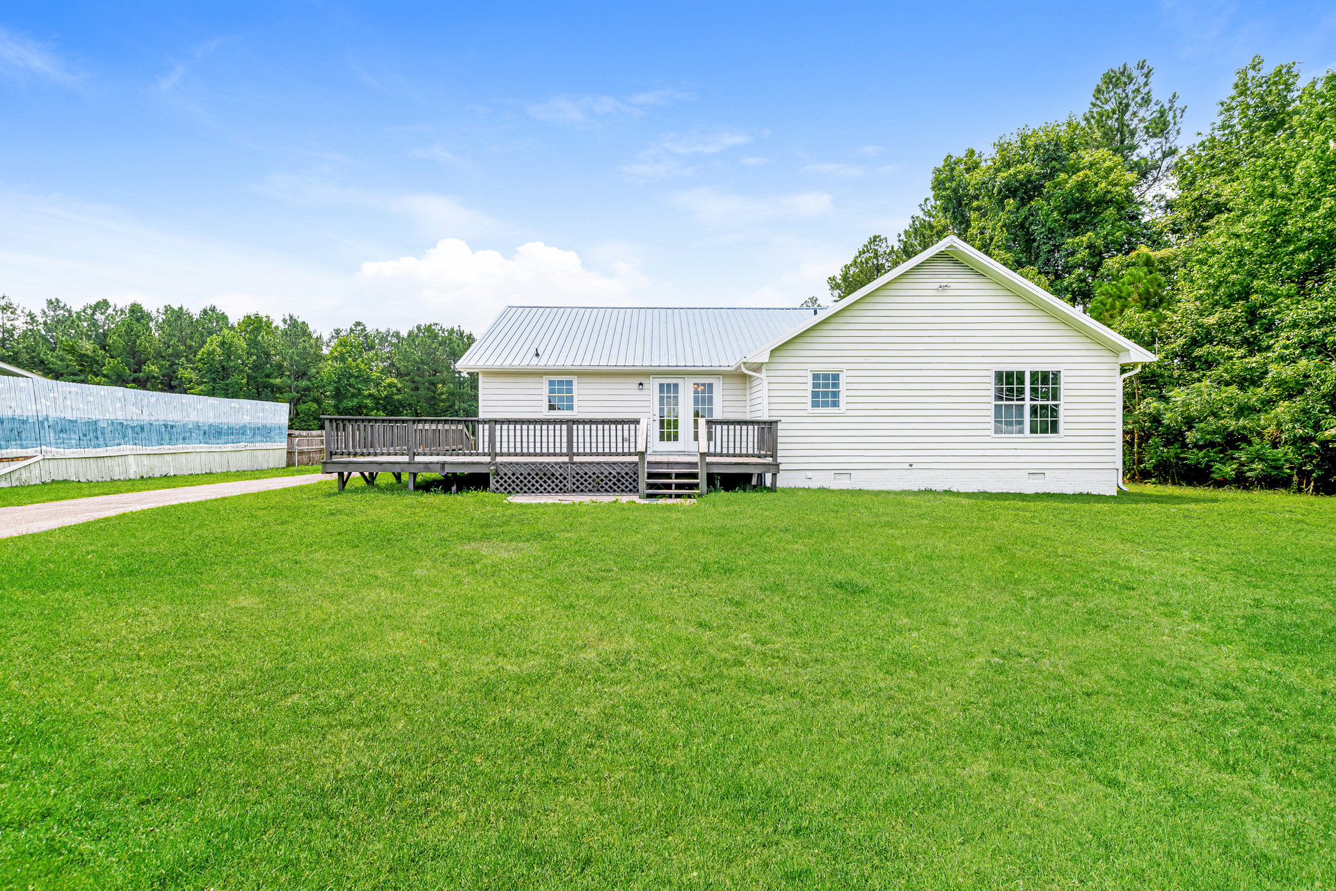Photo 5 of 21 of 2919 Glebe Rd, Henderson, NC