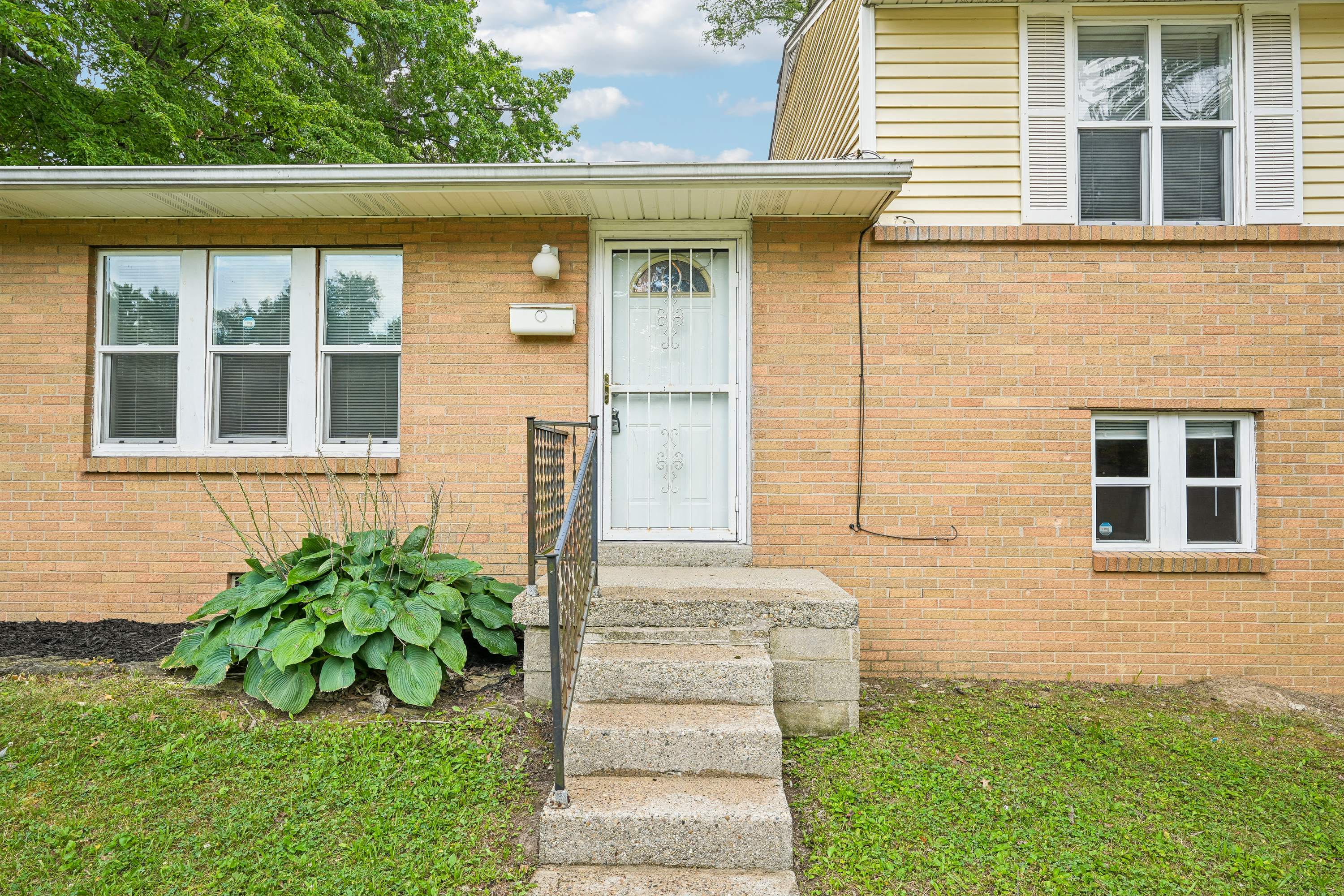Photo 11 of 49 of 6147 E 40th St, Indianapolis, IN