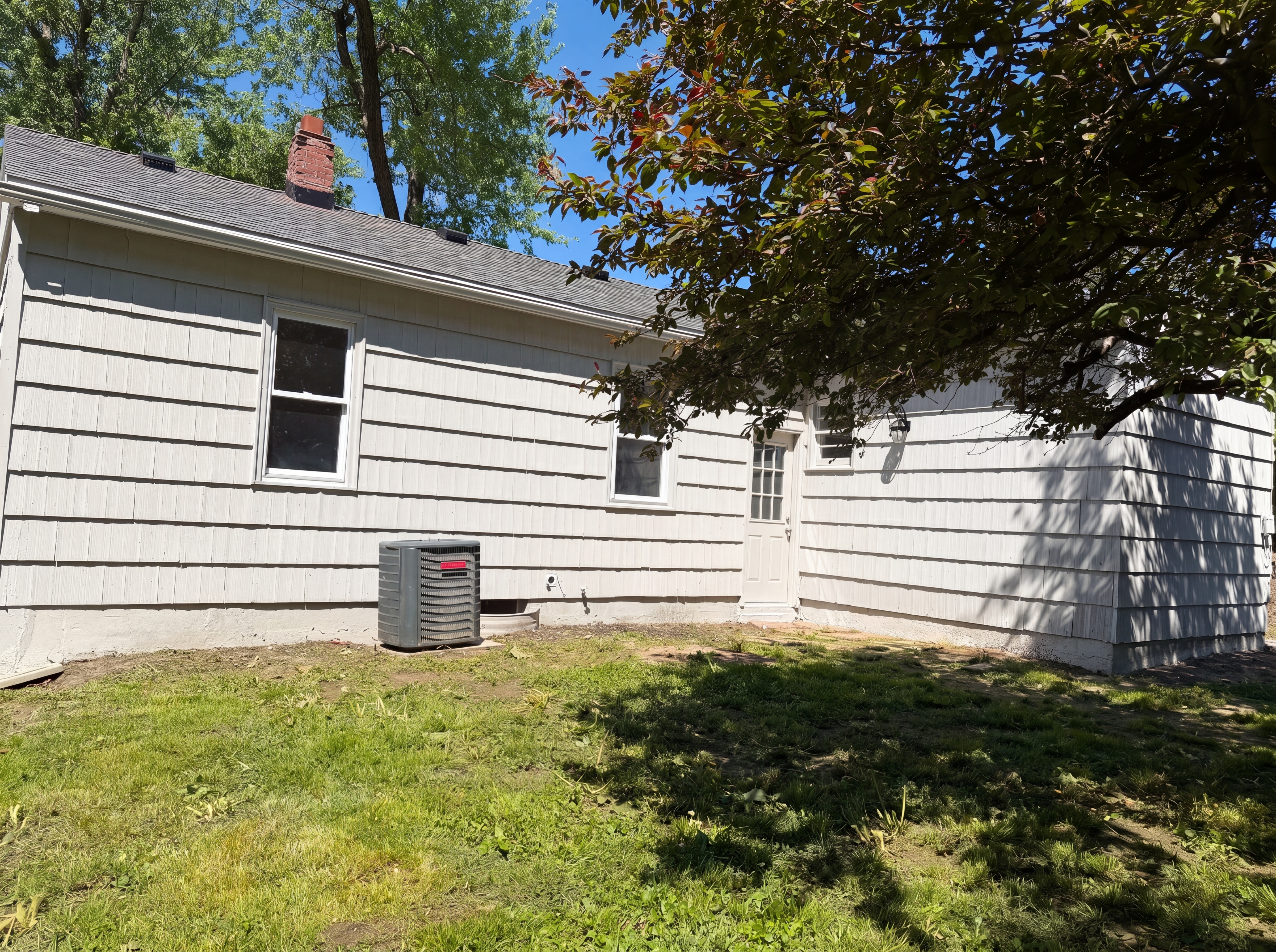 Photo 5 of 17 of 5333 N Euclid Ave, Kansas City, MO
