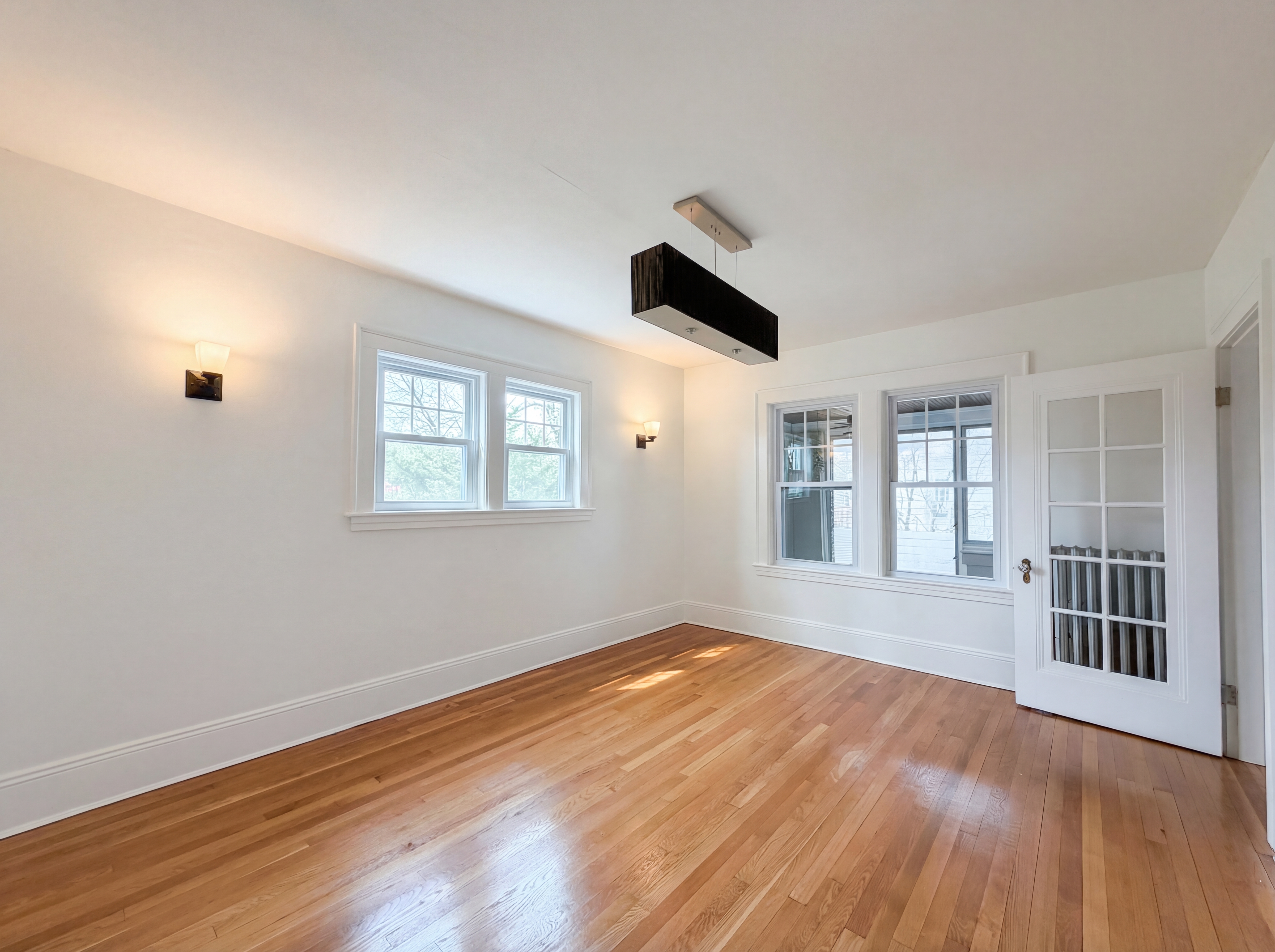 Photo 3 of 21 of 10 Perrot St, Worcester, MA