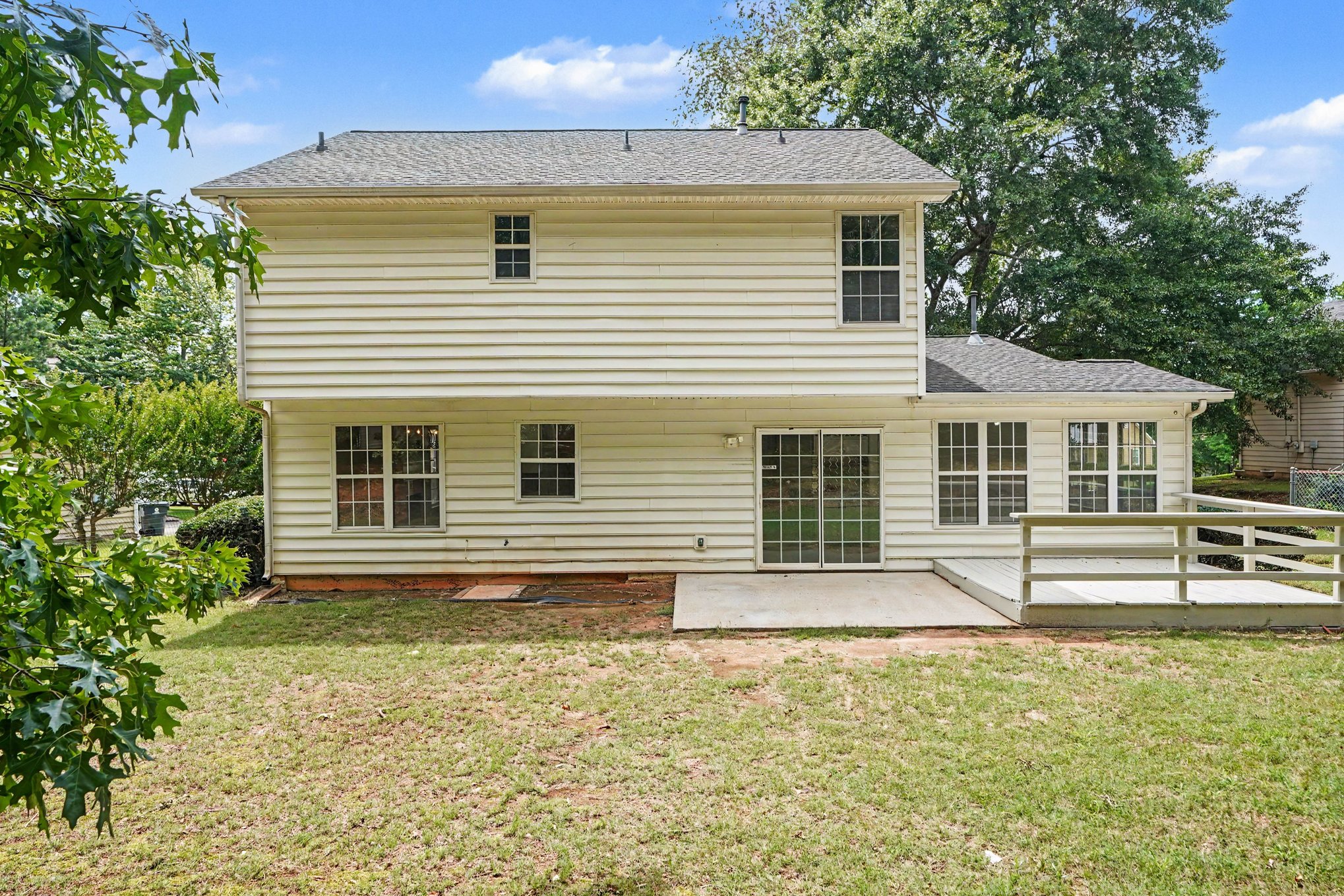 Photo 5 of 20 of 10502 Irongate Ln, Jonesboro, GA