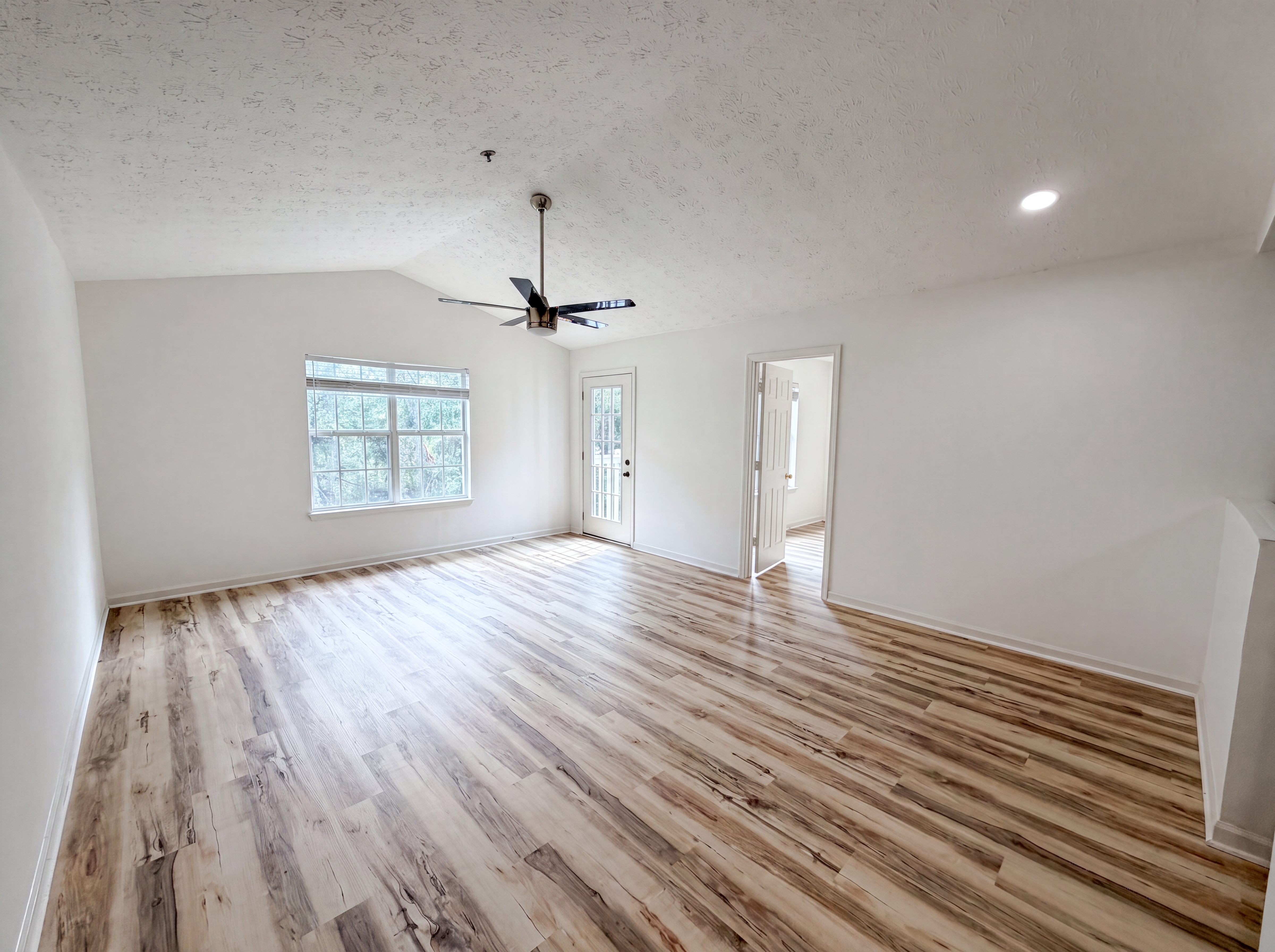 Photo 3 of 19 of 131 Bentley Pl, Tucker, GA
