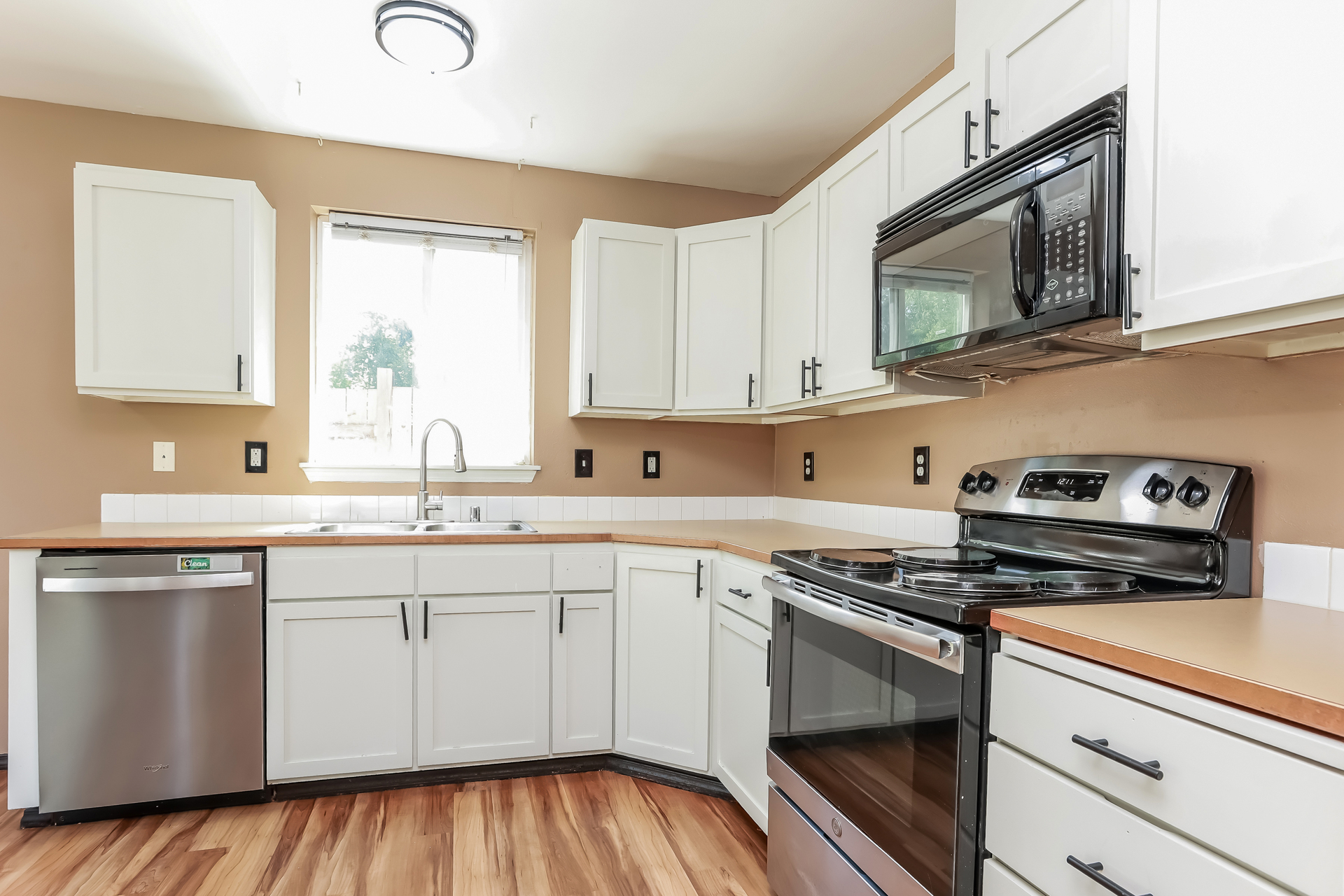 Photo 9 of 37 of 4919 106th St NE, Marysville, WA