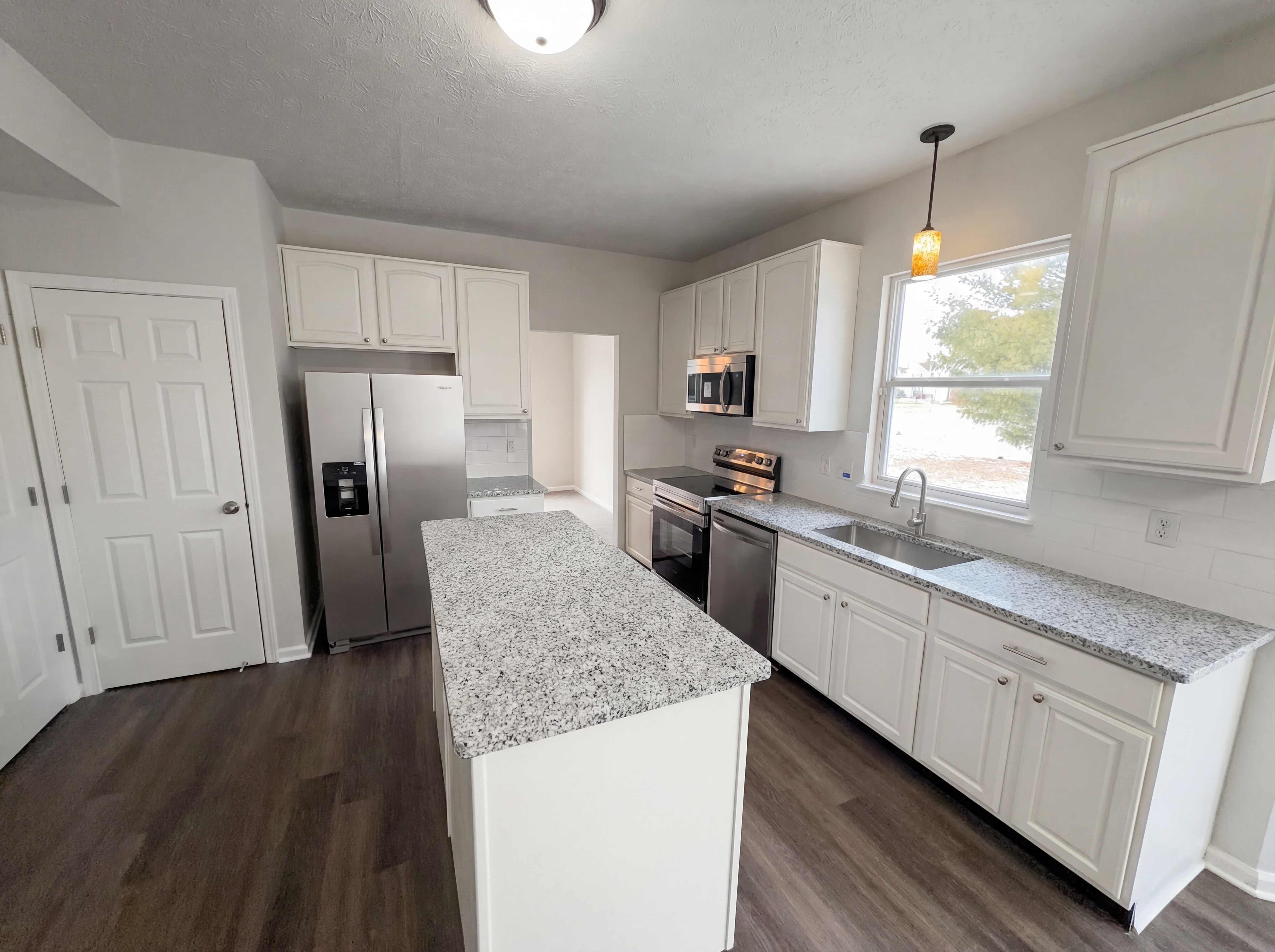 Photo 2 of 30 of 6454 Kentstone Dr, Indianapolis, IN