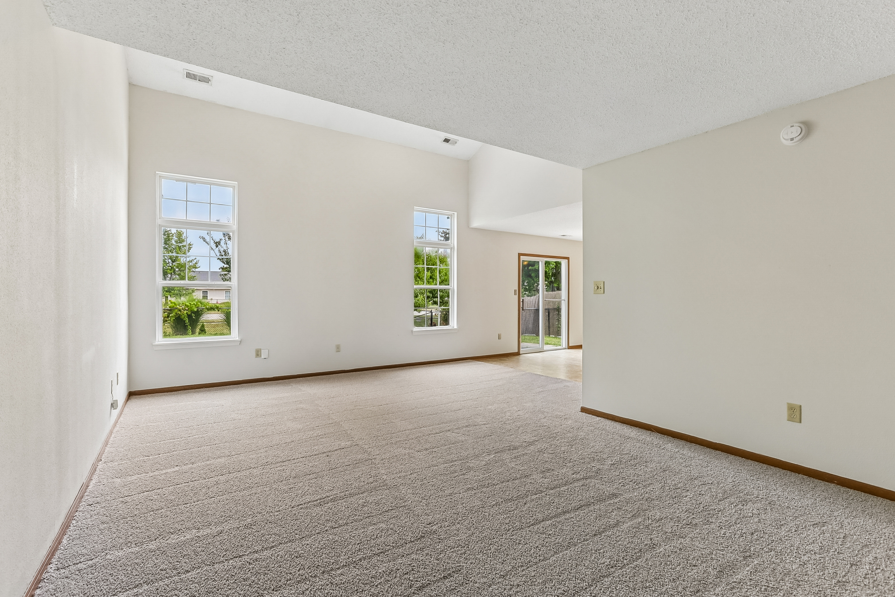 Photo 4 of 44 of 165 Harts Ford Way, Brownsburg, IN