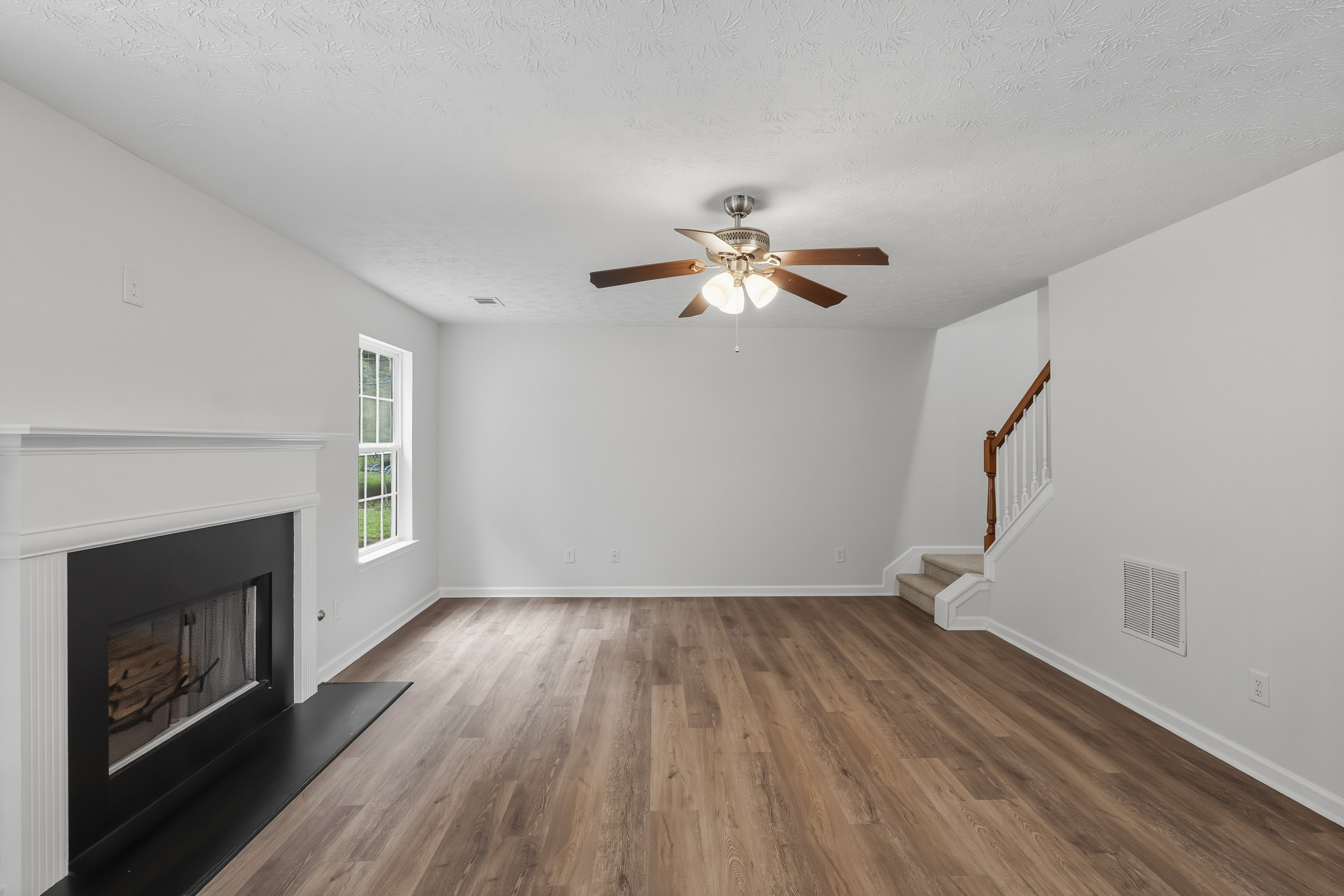 Photo 9 of 41 of 2213 Pine View Trl, Ellenwood, GA