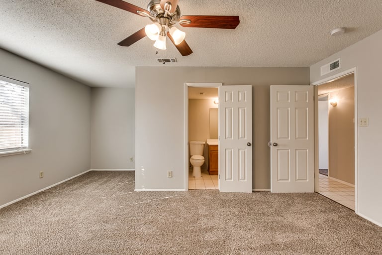 Photo 13 of 23 - 5684 Powers St, The Colony, TX 75056