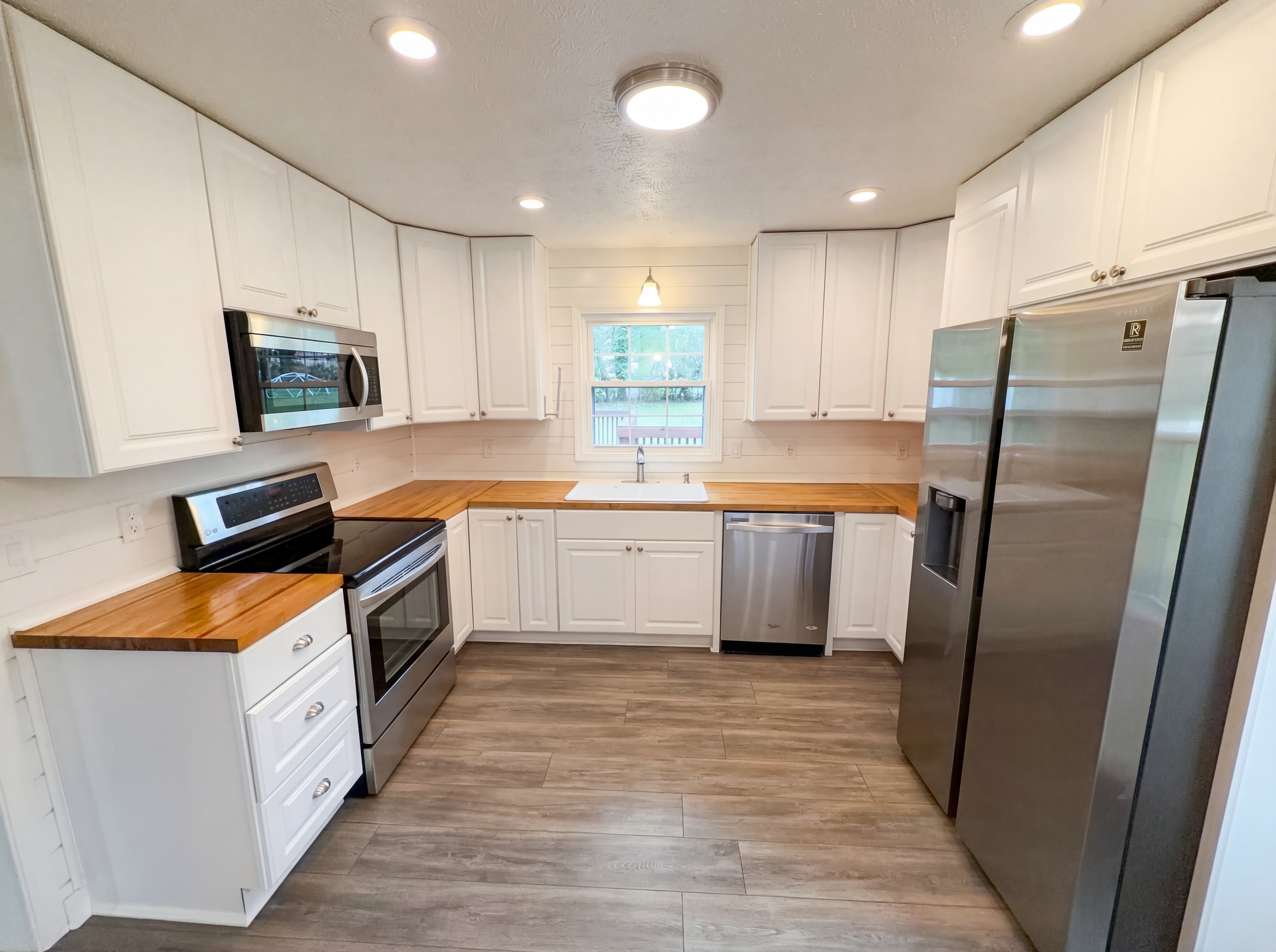 Photo 2 of 55 of 1272 Owen Cir, Sugar Hill, GA