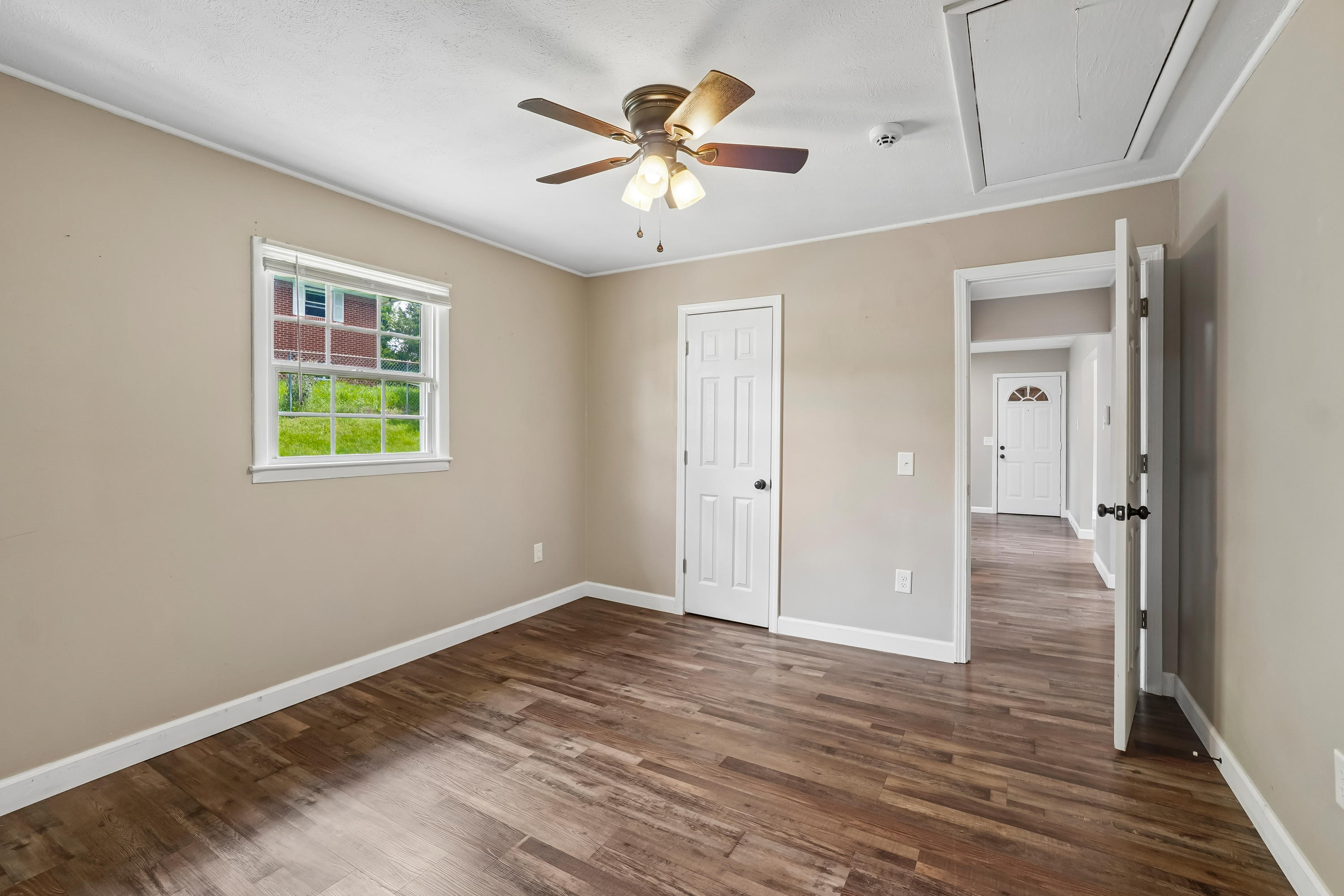 Photo 4 of 36 of 807 Hilltop Dr, Greeneville, TN