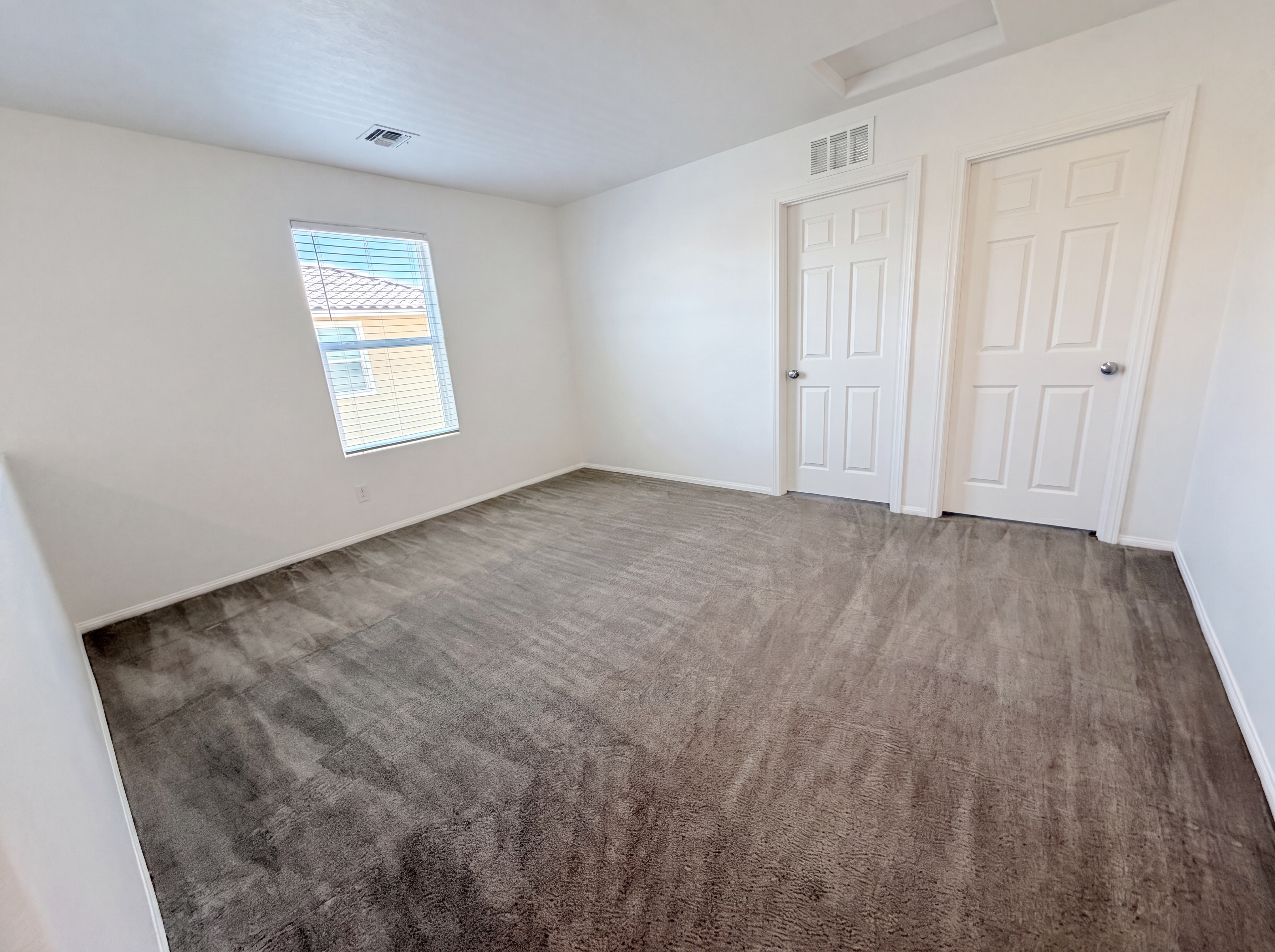 Photo 4 of 43 of 932 E Dorrell Ln, North Las Vegas, NV