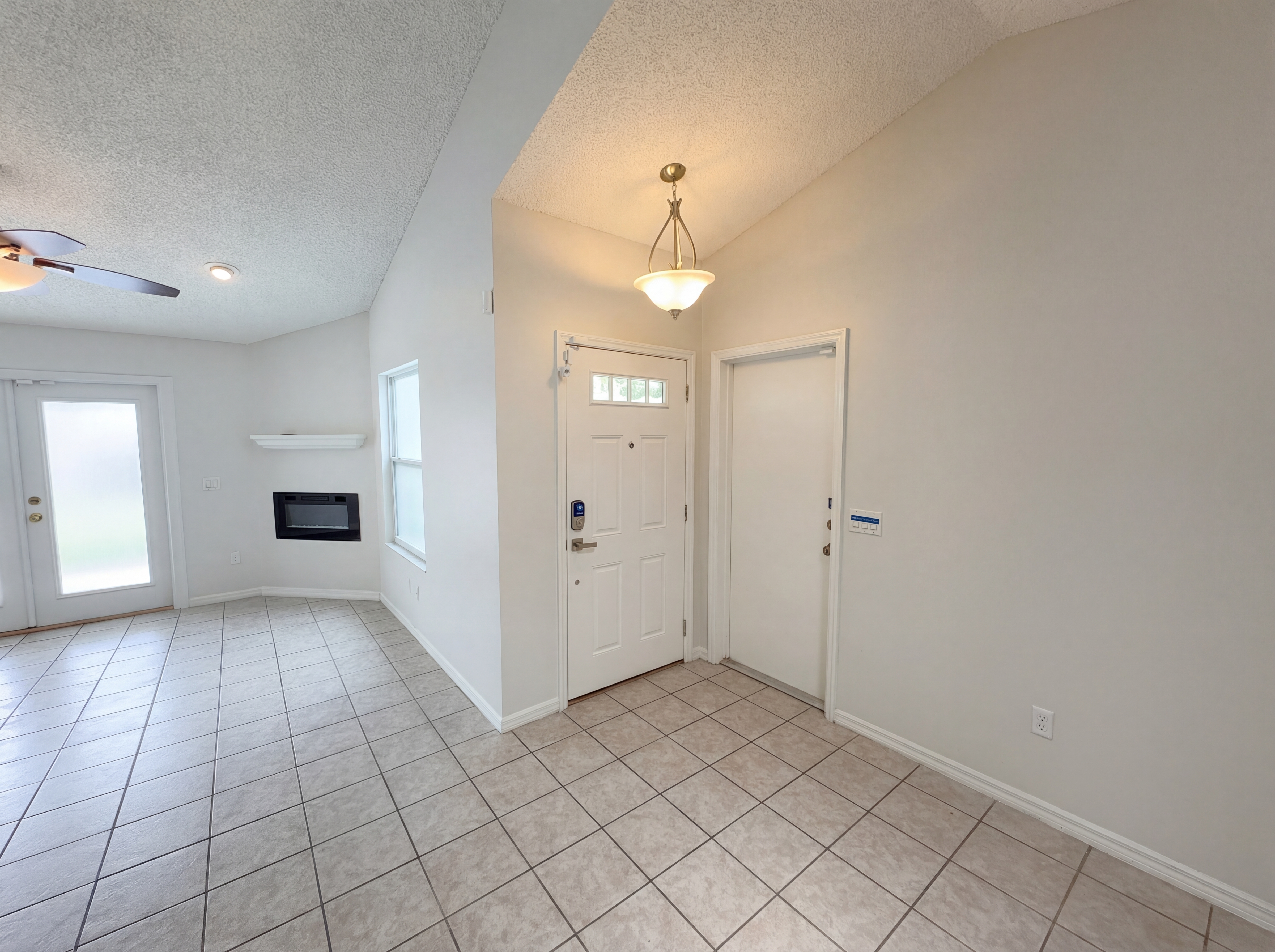 Photo 15 of 18 of 2000 Plainfield Dr, Orlando, FL