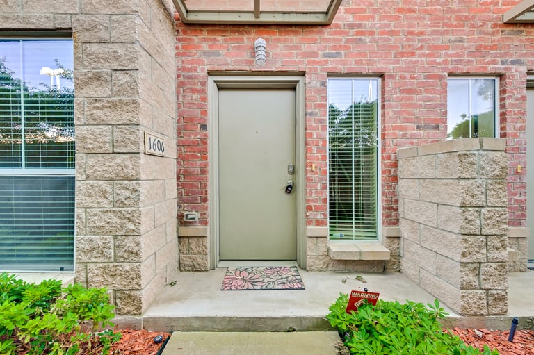 Photo 20 of 20 - 1606 Jensen Ct, Dallas, TX 75204