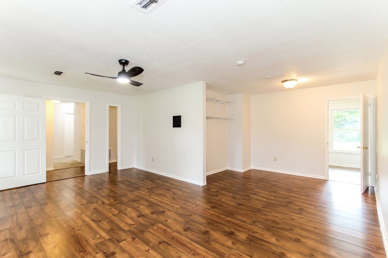 Property photo 3 of 525 Lurene Cir