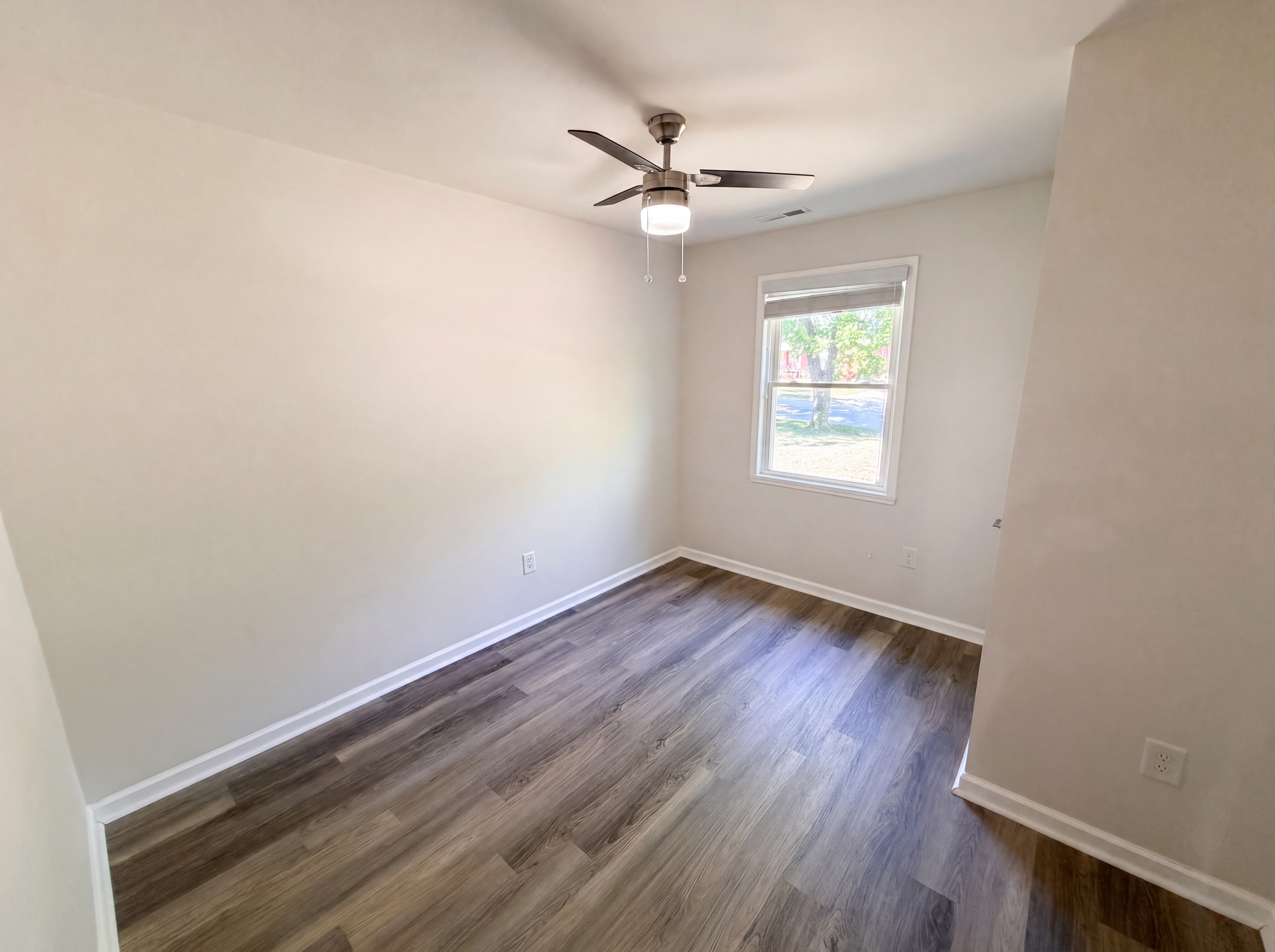 Photo 4 of 22 of 1520 Herrin Ave, Charlotte, NC