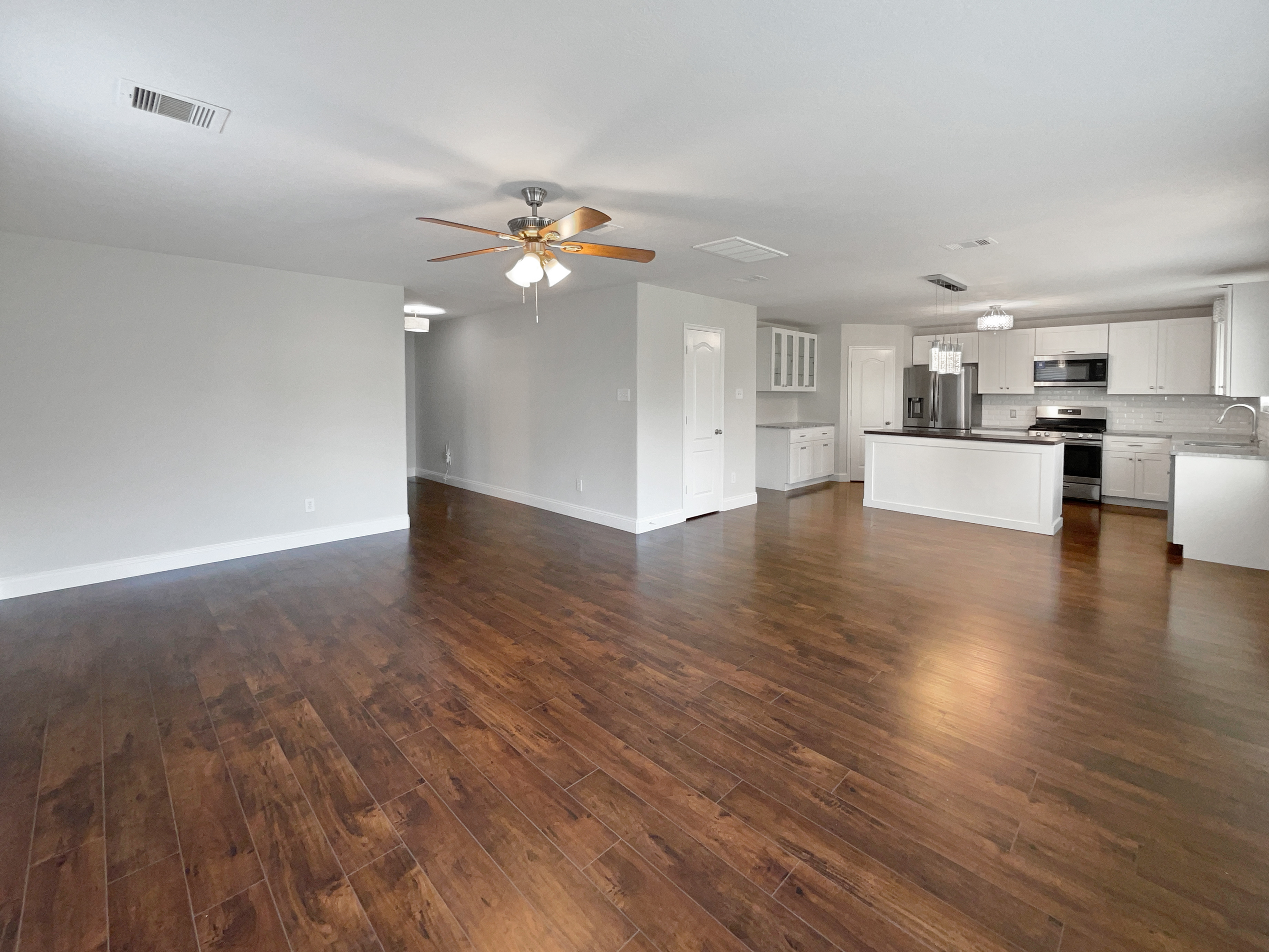 Photo 9 of 20 of 12018 Green Willow Falls Dr, Tomball, TX