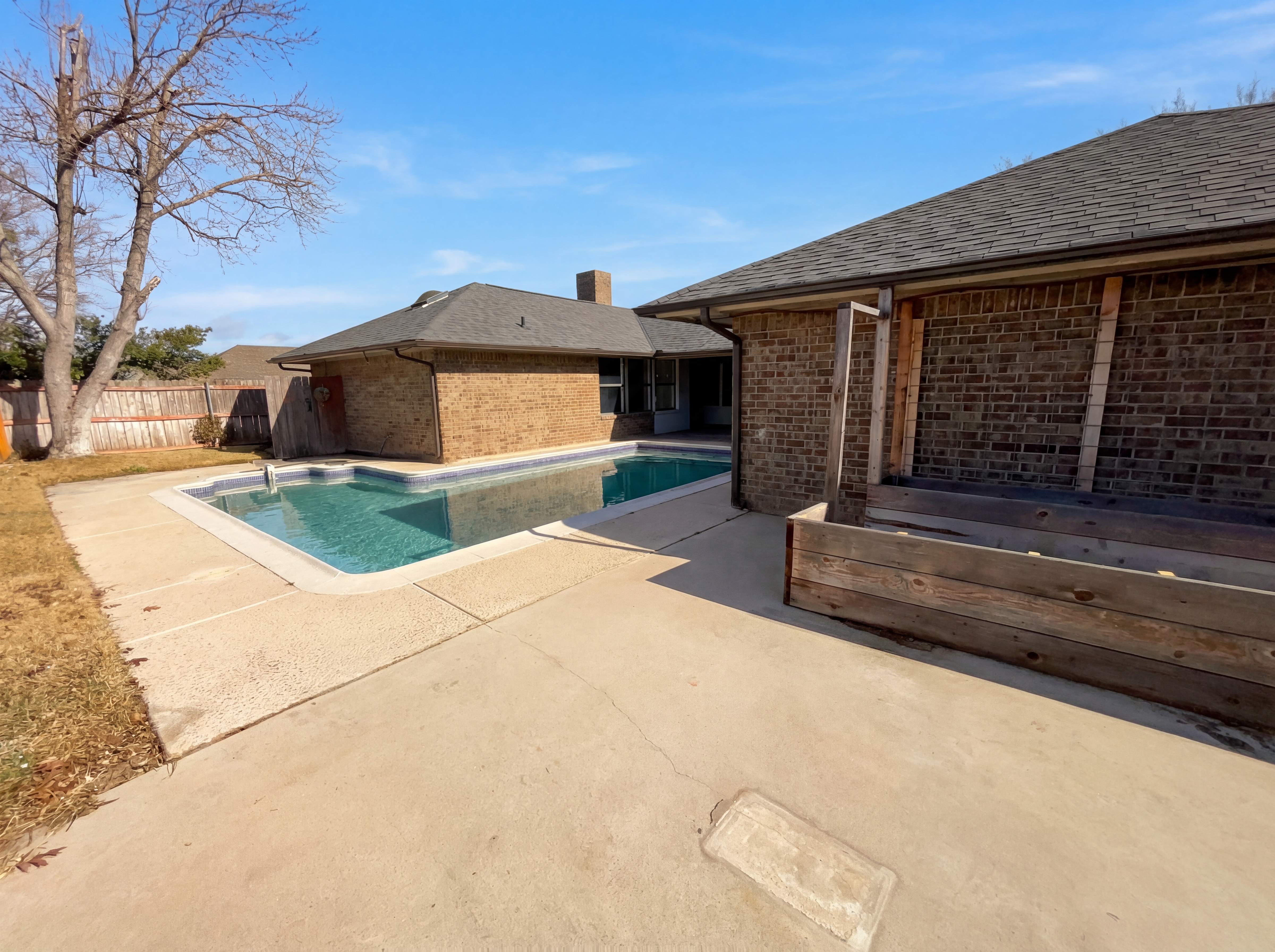 Photo 5 of 19 of 401 Kenshire Dr, Benbrook, TX