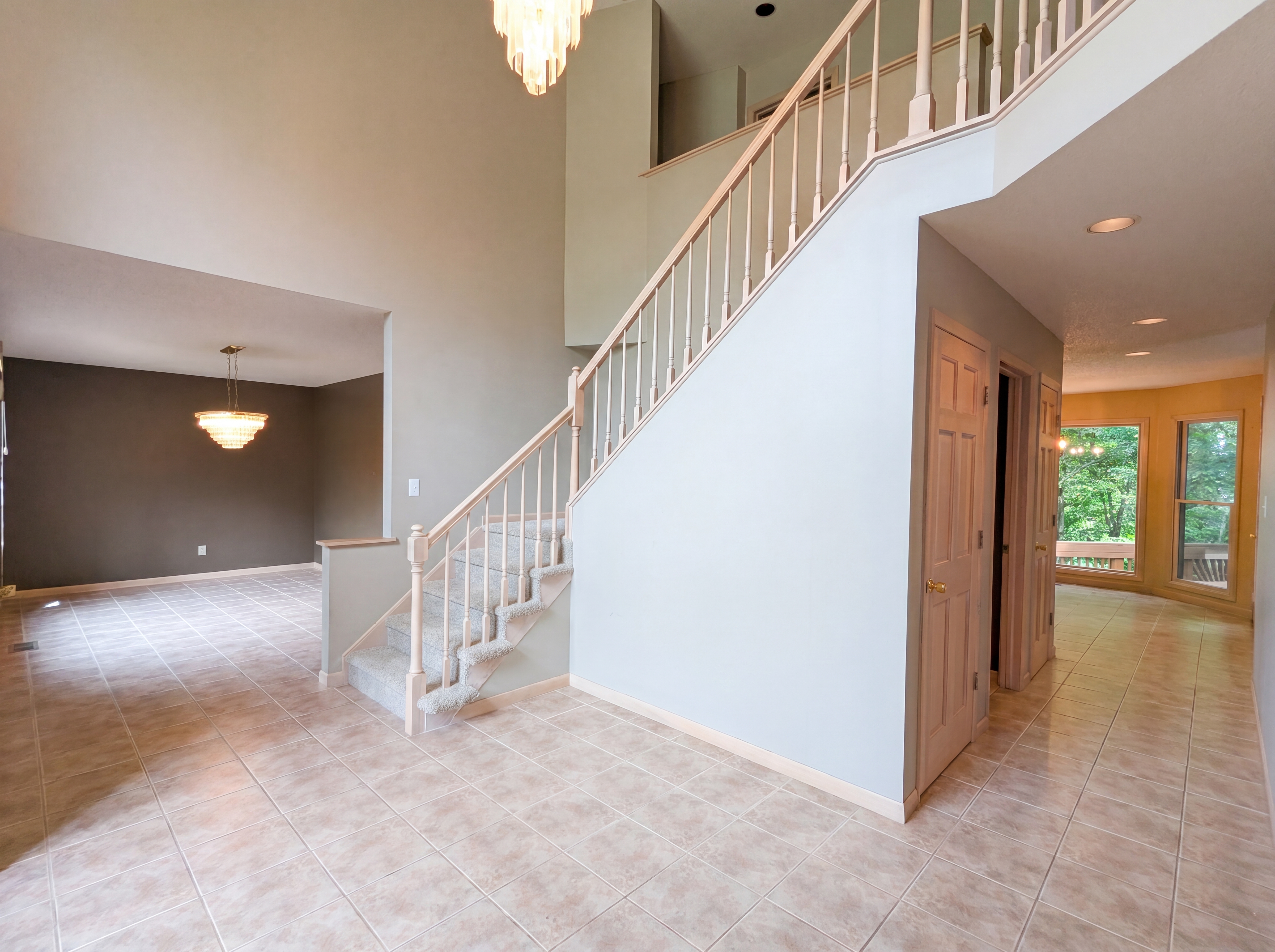 Photo 6 of 33 of 7550 James Dr, North Royalton, OH