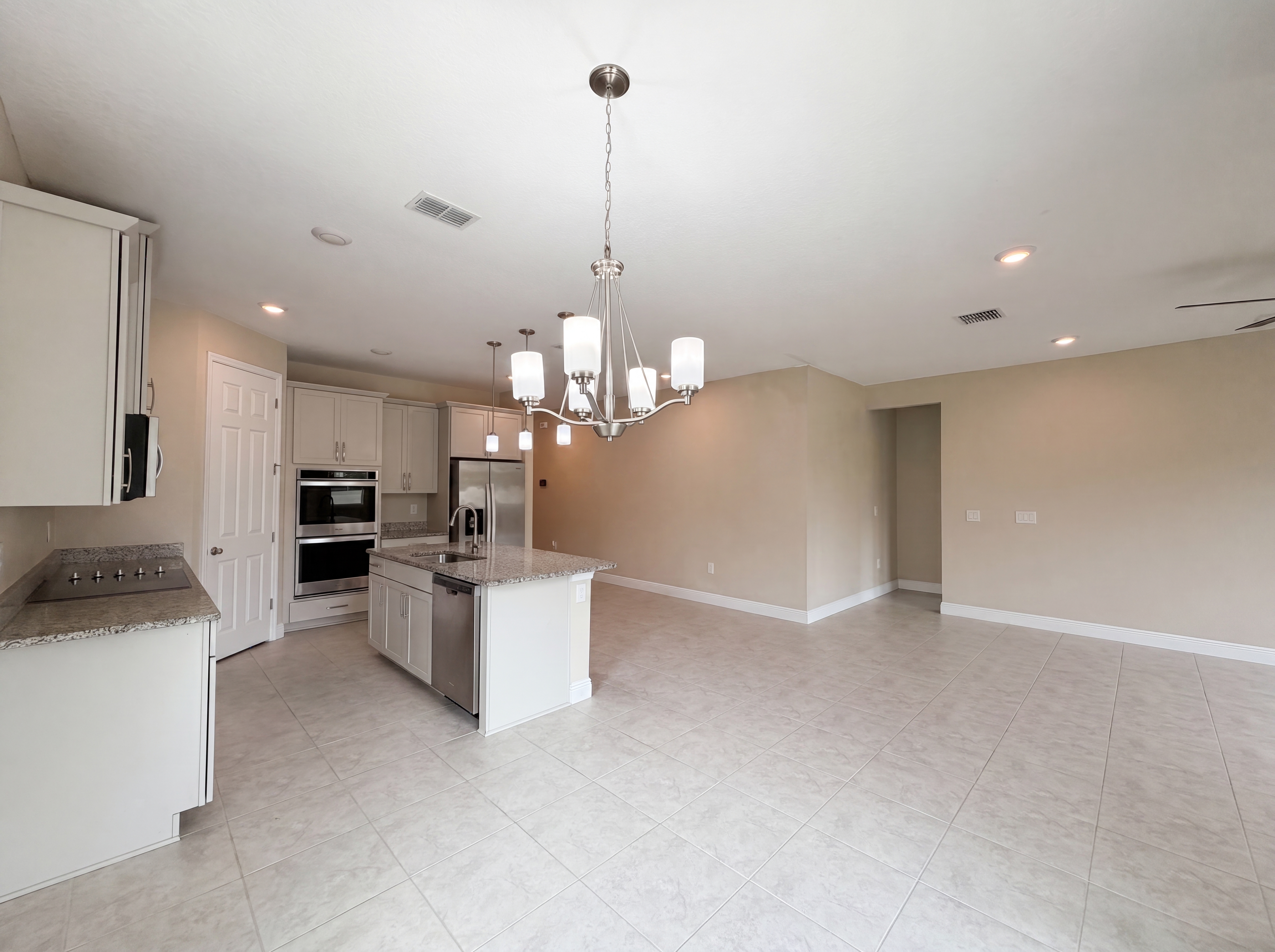 Photo 9 of 21 of 528 Bellissimo Pl, Howey In The Hills, FL