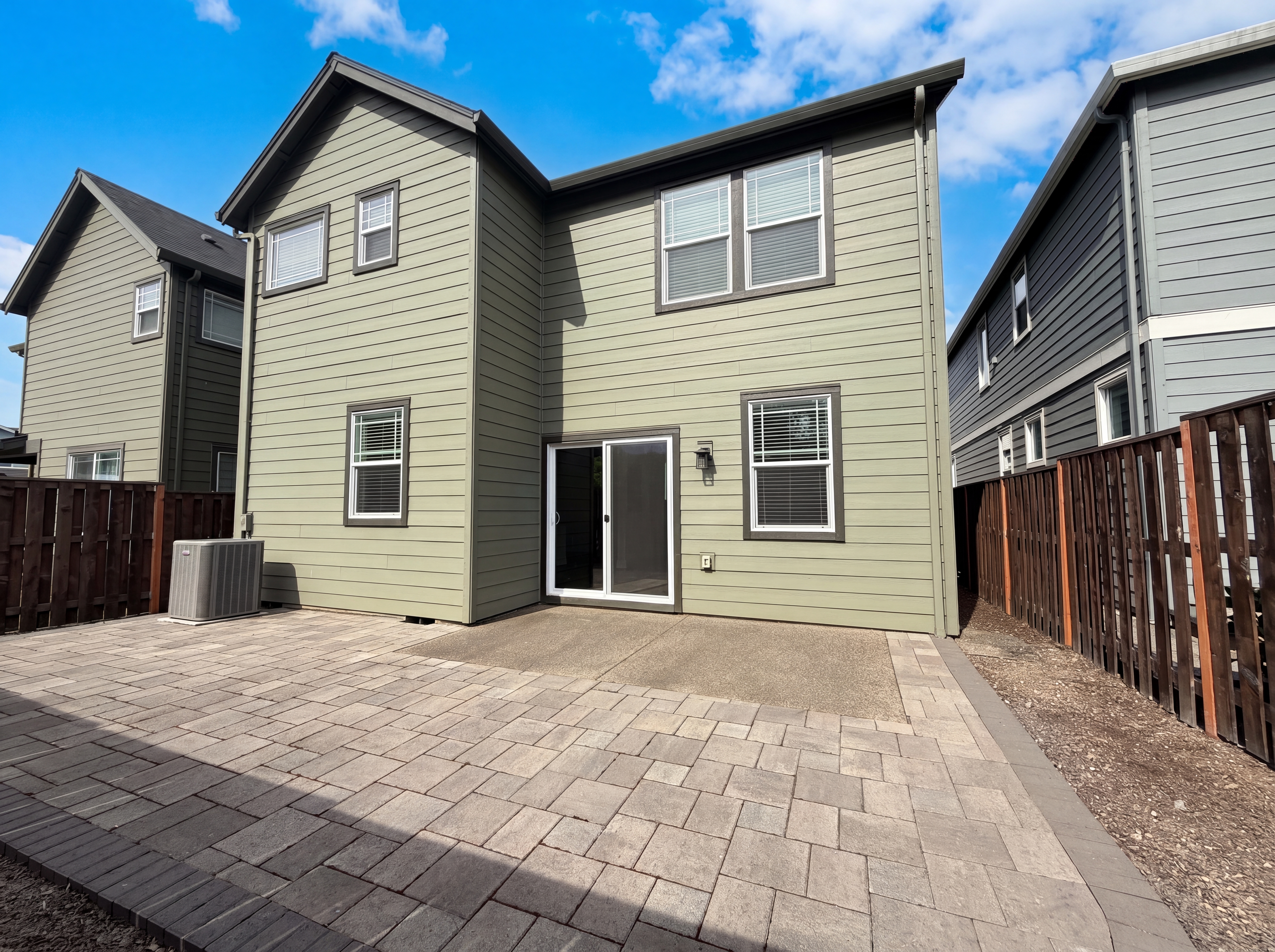 Photo 5 of 24 of 12706 SW Incline Dr, Beaverton, OR