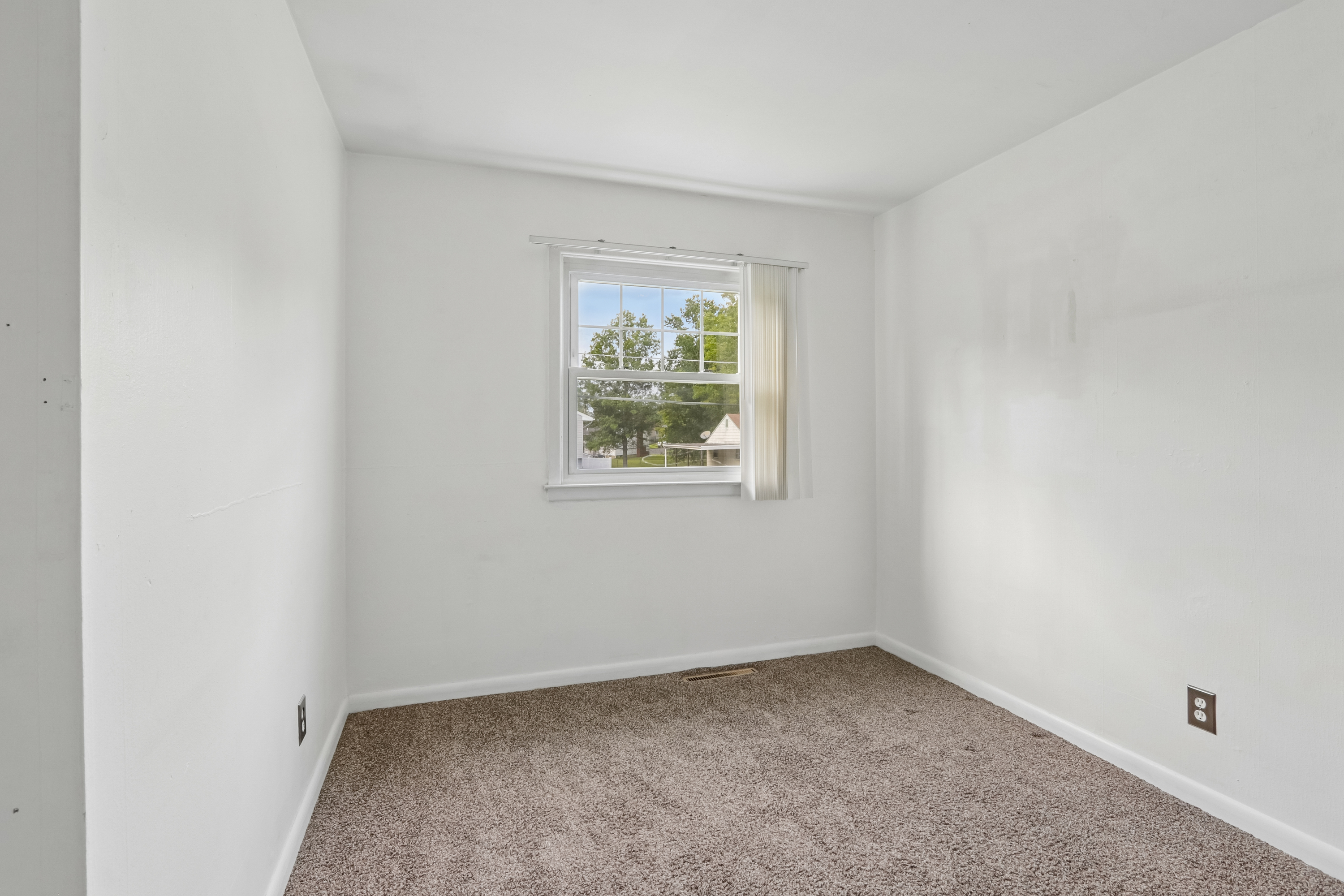 Photo 6 of 46 of 136 Cressmont Ave, Blackwood, NJ