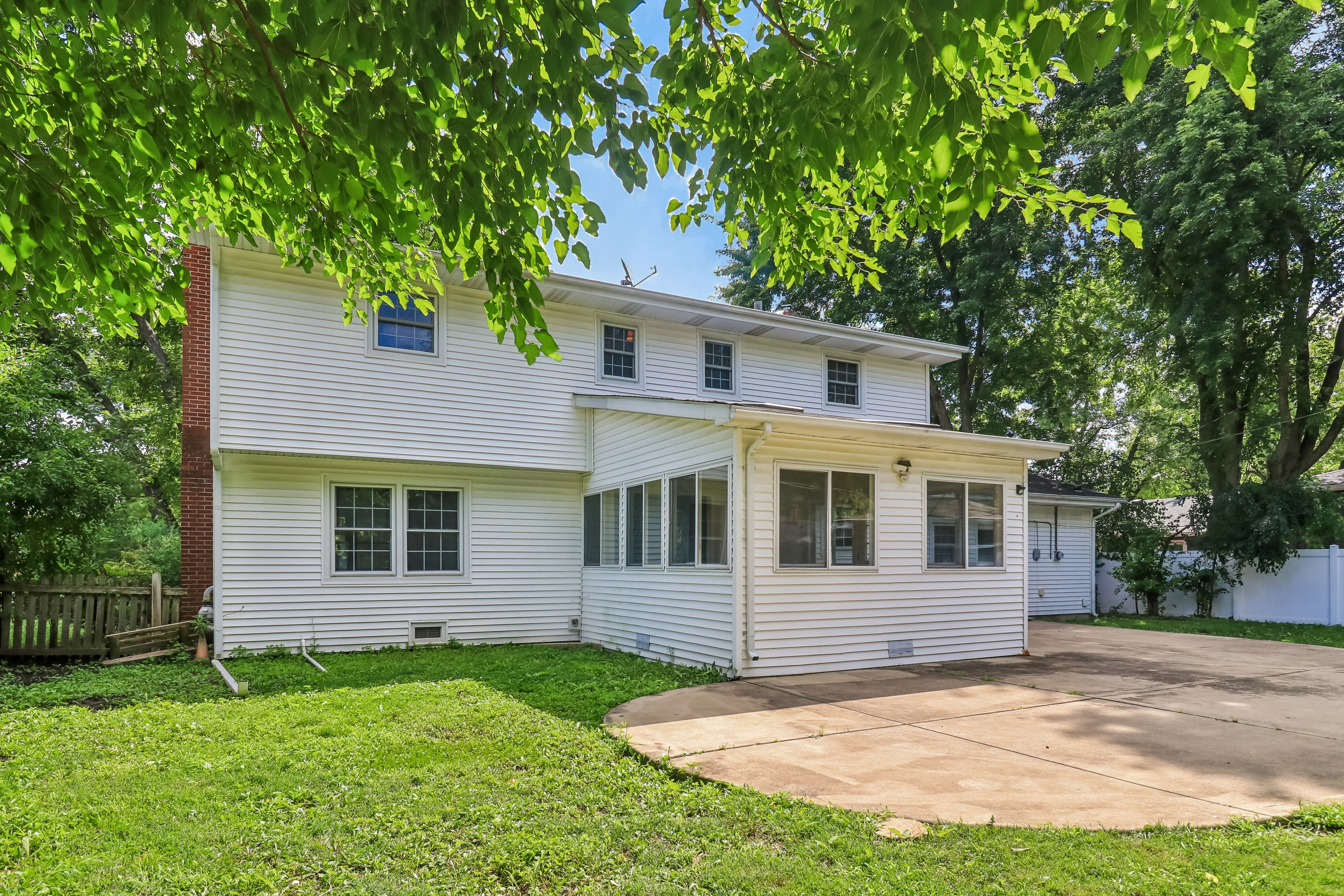 Photo 41 of 46 of 1053 Laurel Ln, Naperville, IL