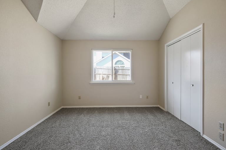 Photo 20 of 29 - 6800 Running Creek Dr, Arlington, TX 76001