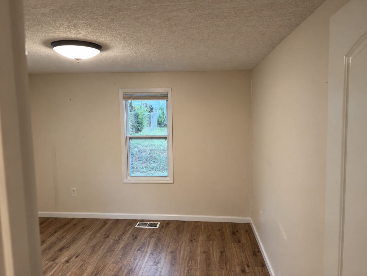 Photo 6 of 13 of 2111 Bernhurst Dr, Knoxville, TN