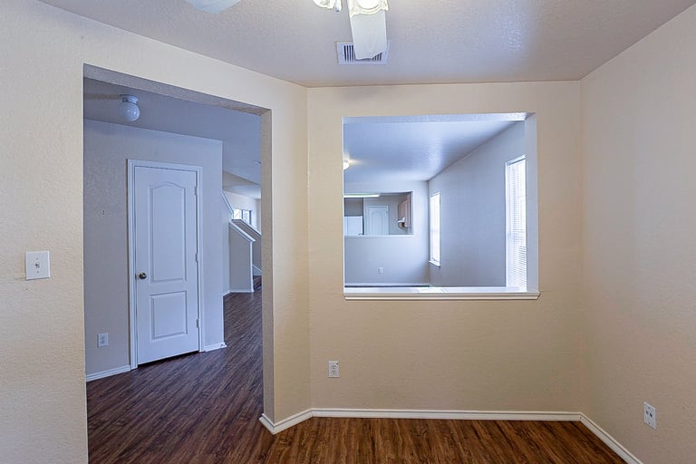 Photo 11 of 21 - 956 Marble Pt, San Antonio, TX 78251