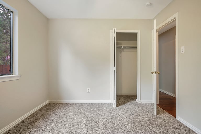 Photo 17 of 26 - 5804 Maurie Dr, Watauga, TX 76148