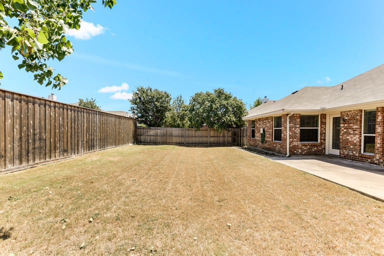 Photo 25 of 25 - 305 Millford Rd, Roanoke, TX 76262