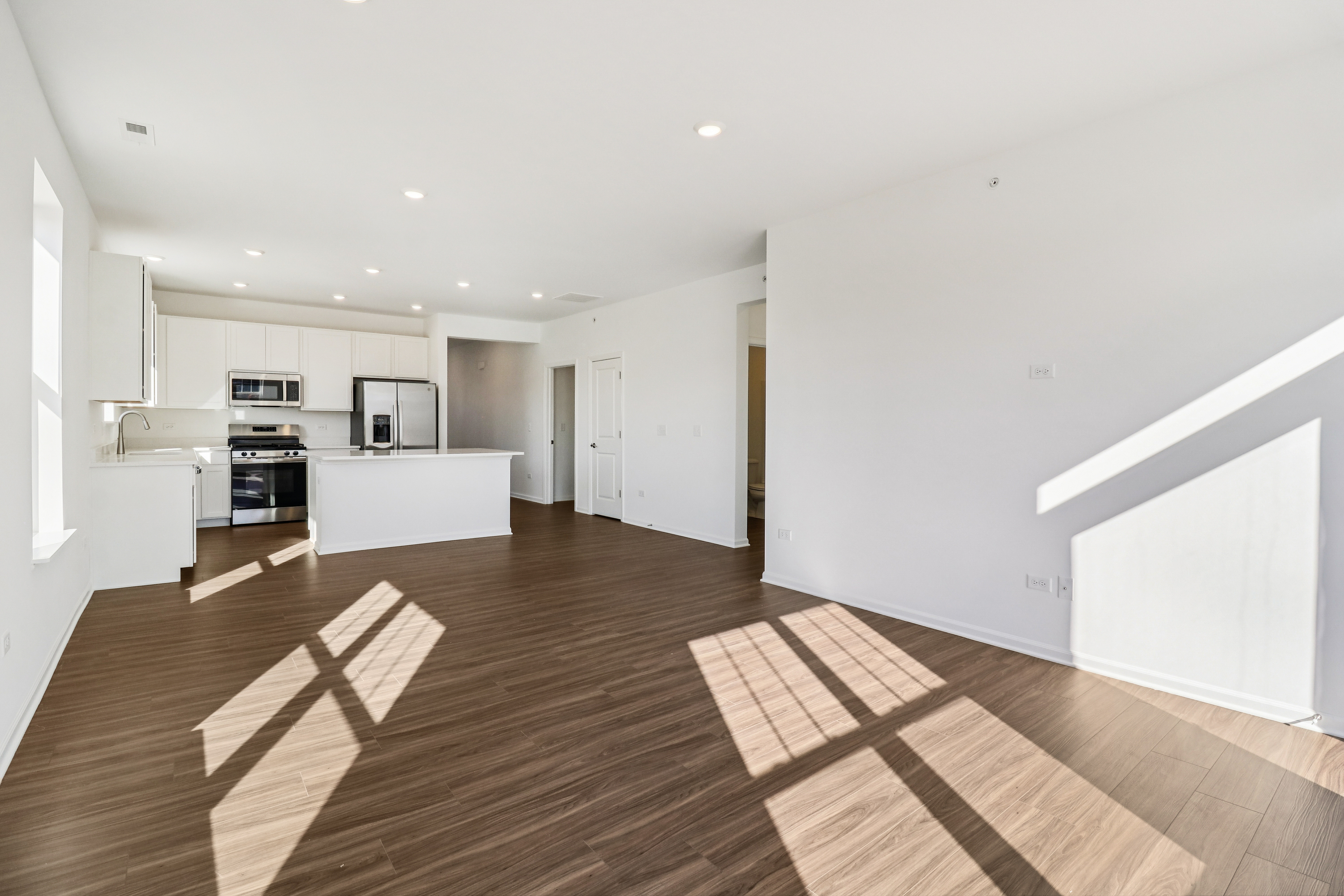 Photo 3 of 31 of 12256 Barcroft Cir, Huntley, IL