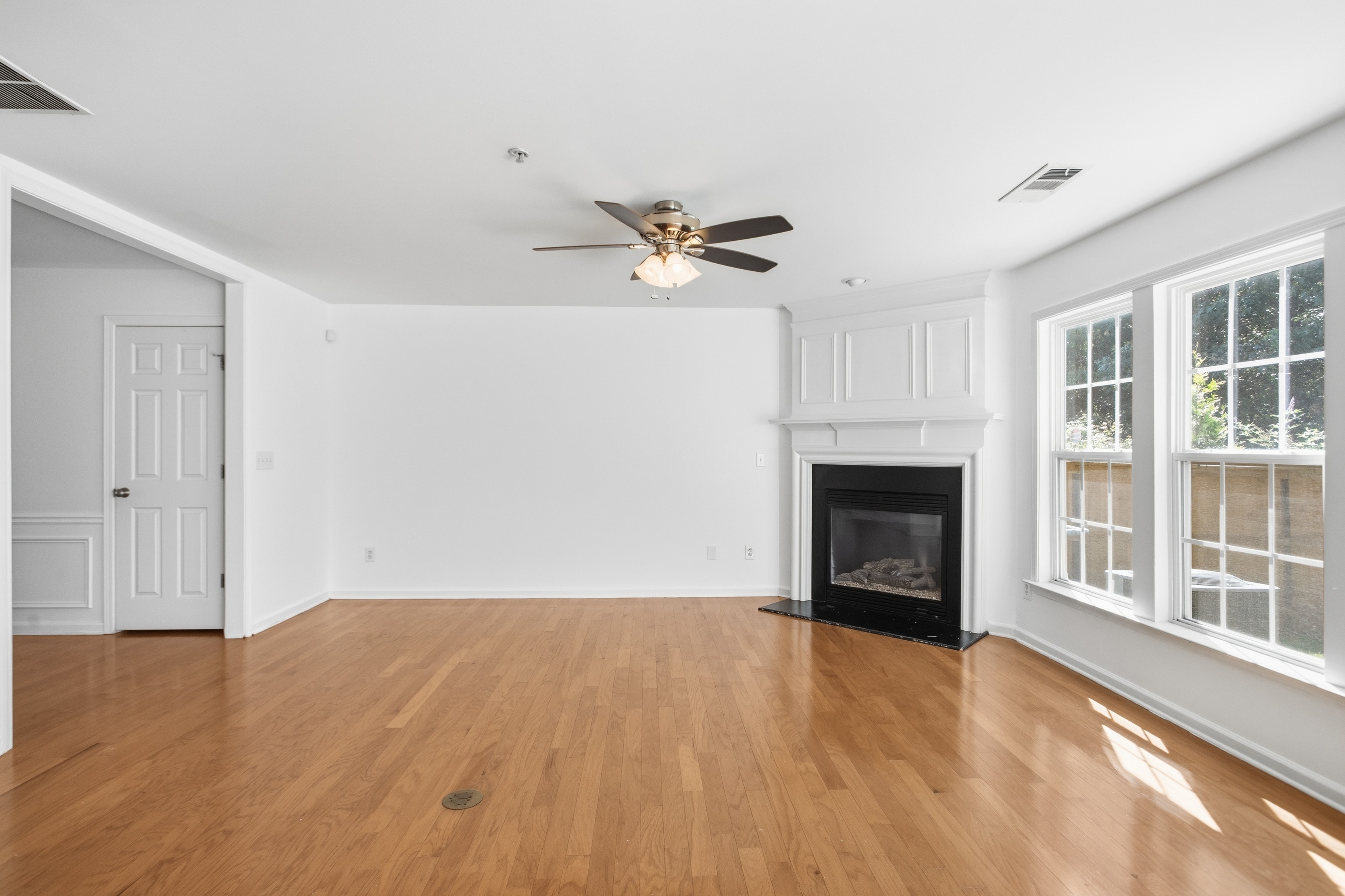 Photo 9 of 29 of 313 Balaban Cir, Woodstock, GA