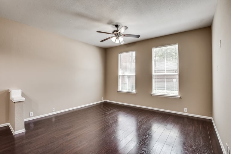 Photo 5 of 29 - 184 Leonard St, Lewisville, TX 75057