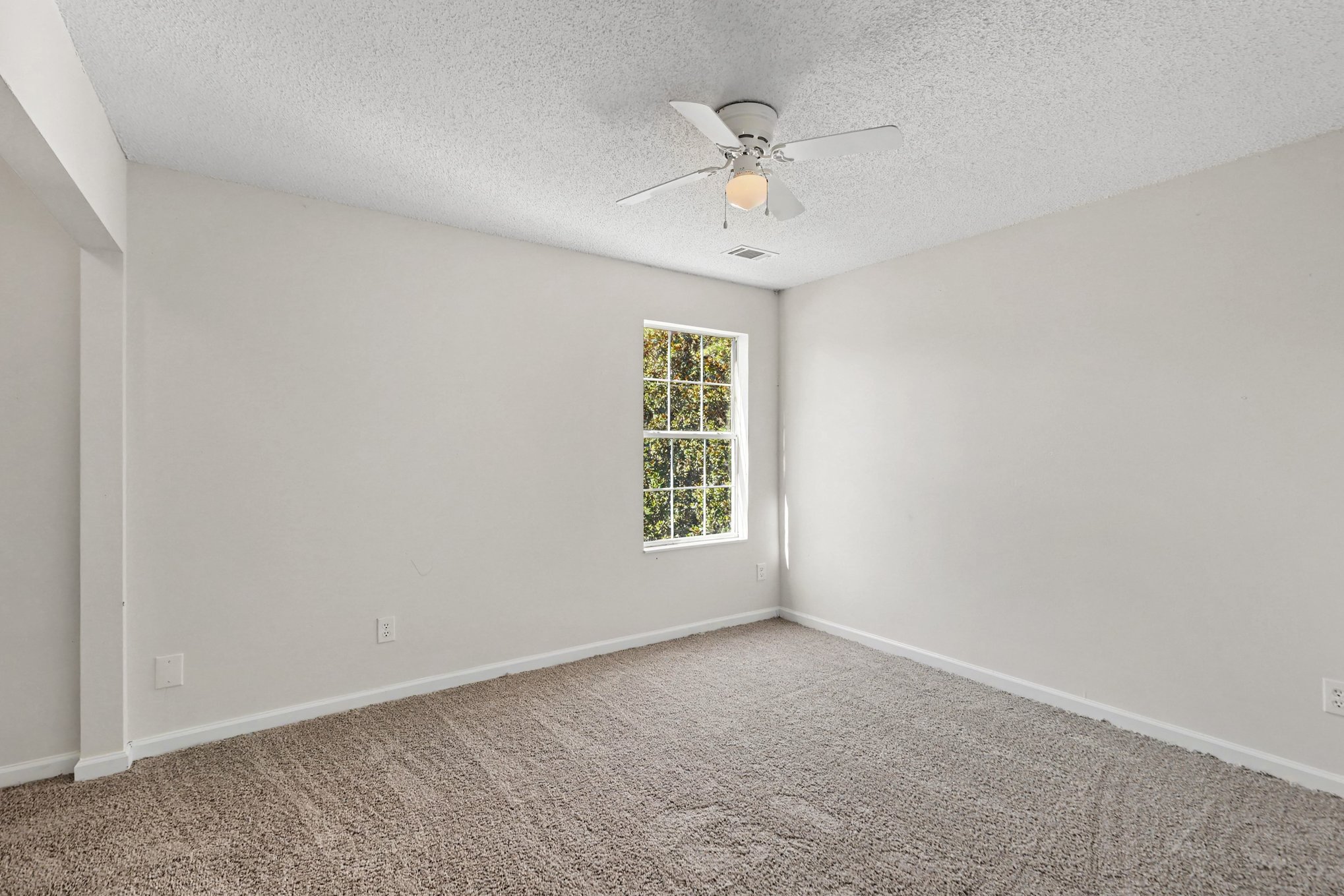 Photo 13 of 23 of 4131 Ravenwood Ct, Union City, GA
