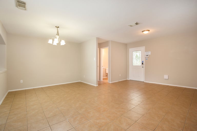 Photo 6 of 17 - 8410 Macow Ct, Rosharon, TX 77583
