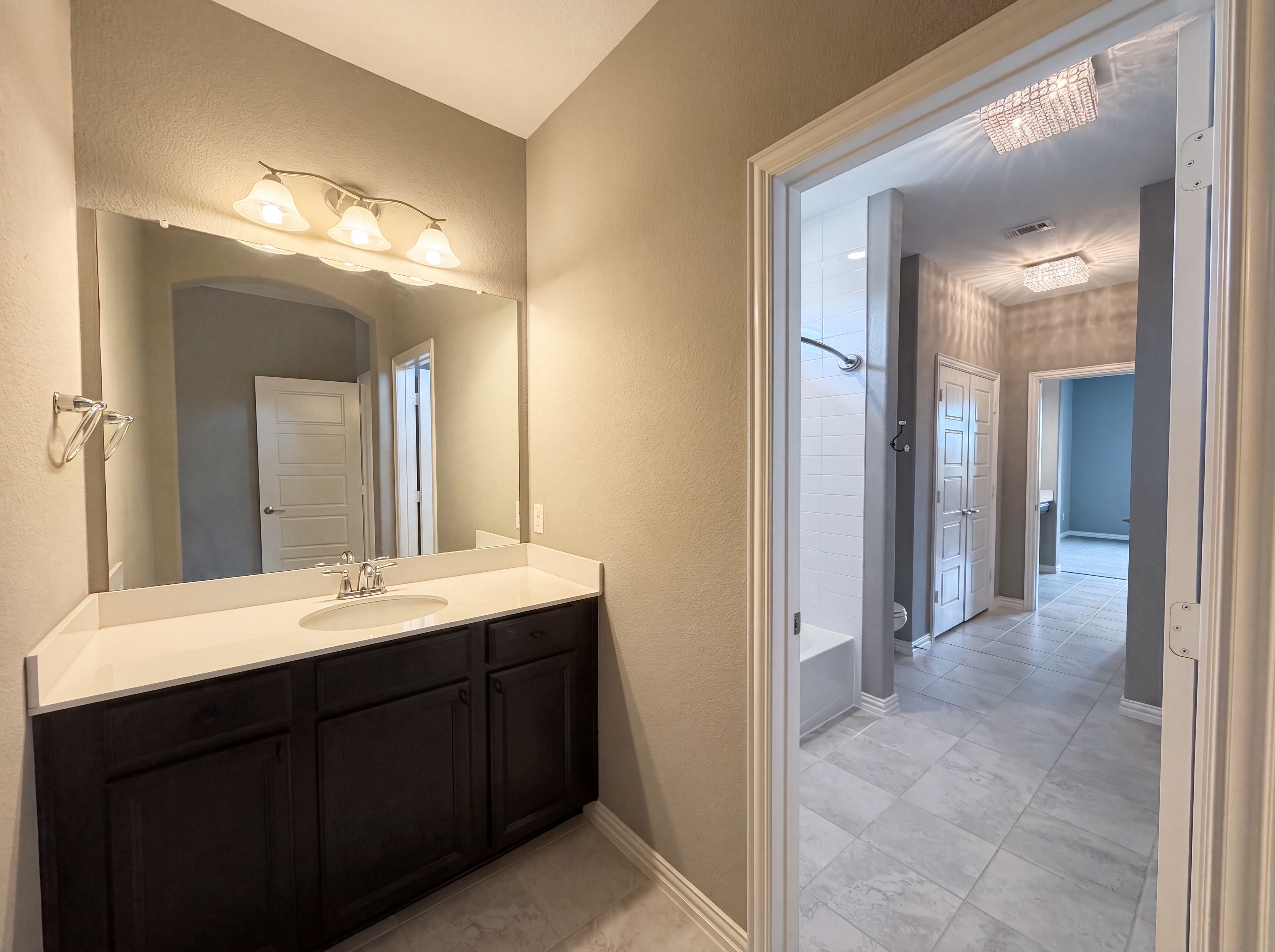Photo 13 of 42 of 7221 Durand Dr, Irving, TX