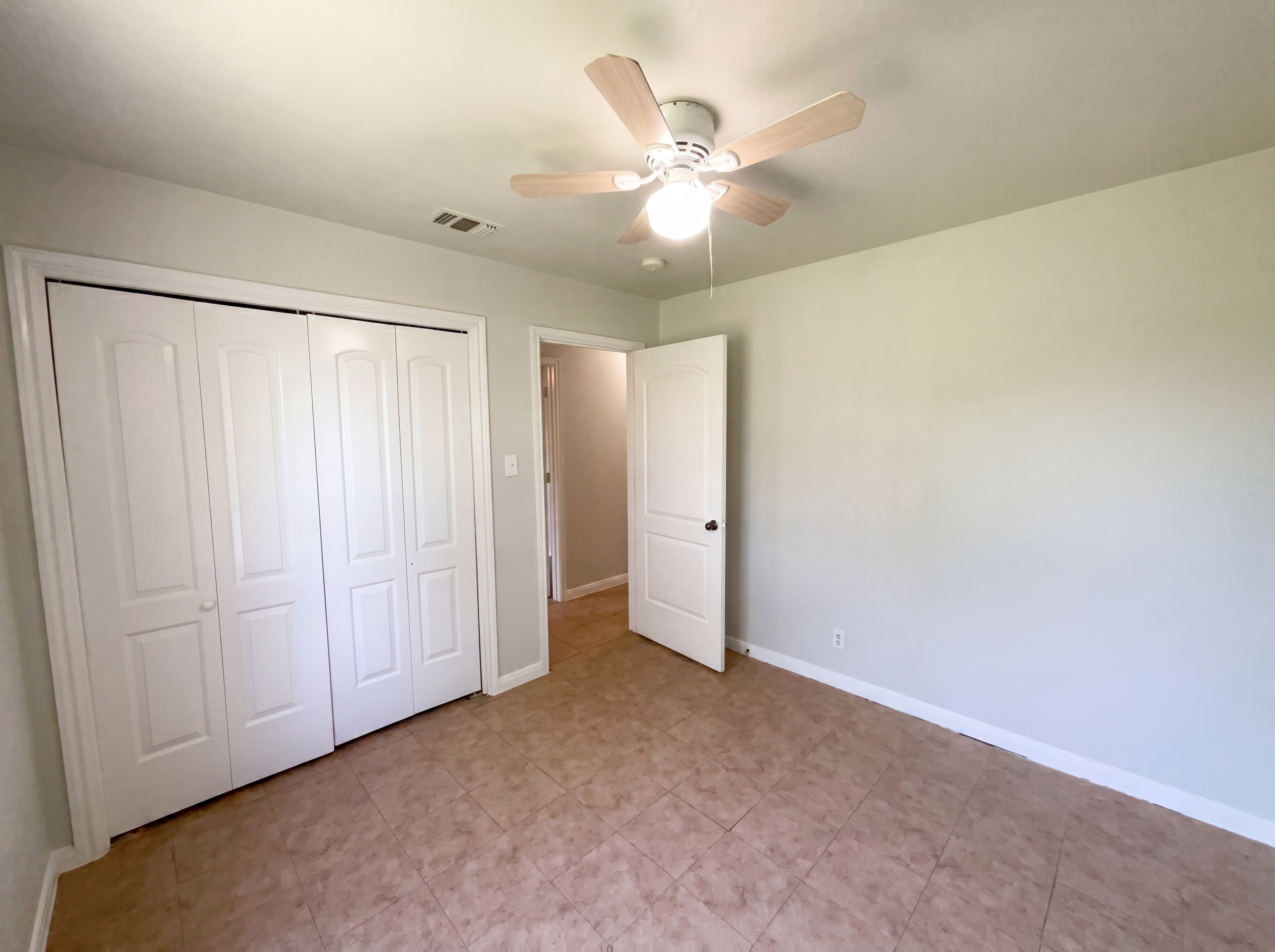 Photo 11 of 17 of 236 Lawton St, San Antonio, TX