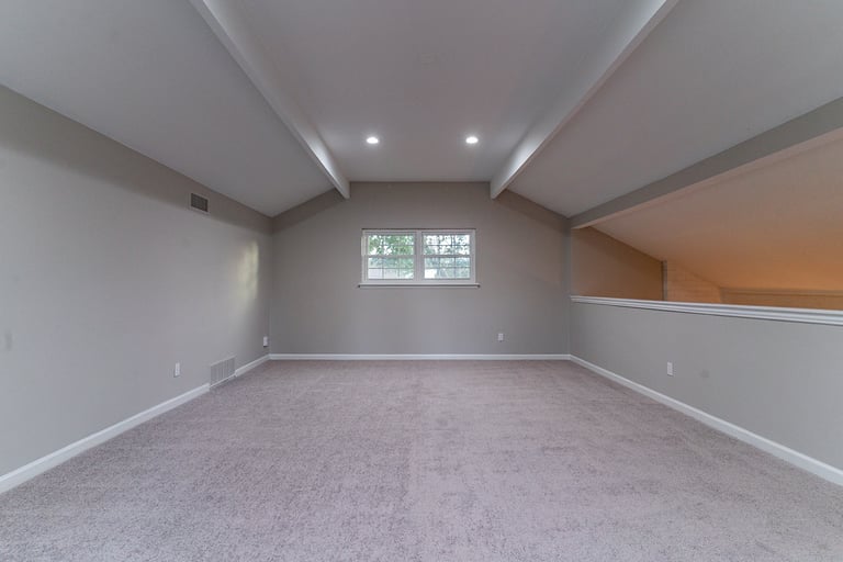 Photo 13 of 21 - 700 NW Barbara Ln, Burleson, TX 76028