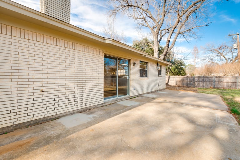 Photo 23 of 23 - 2517 Laredo Ct, Arlington, TX 76015