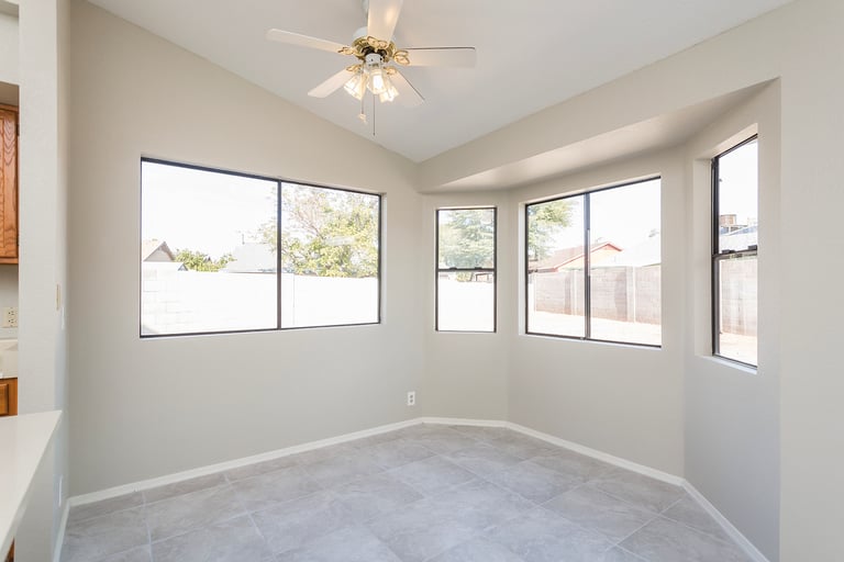 Photo 4 of 21 - 5225 N 73rd Ln, Glendale, AZ 85303