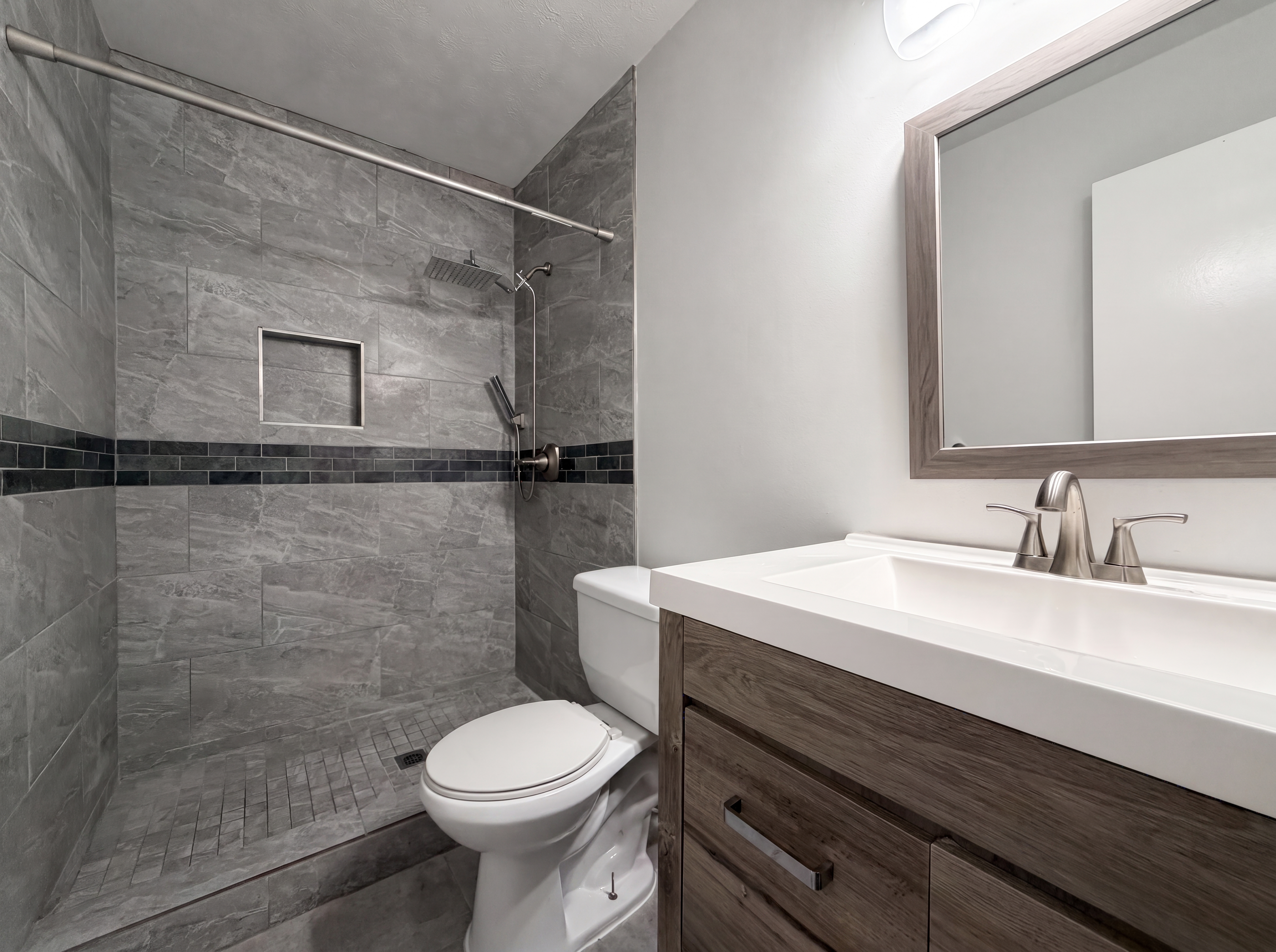 Photo 11 of 18 of 3630 Creekview Cir, Atlanta, GA
