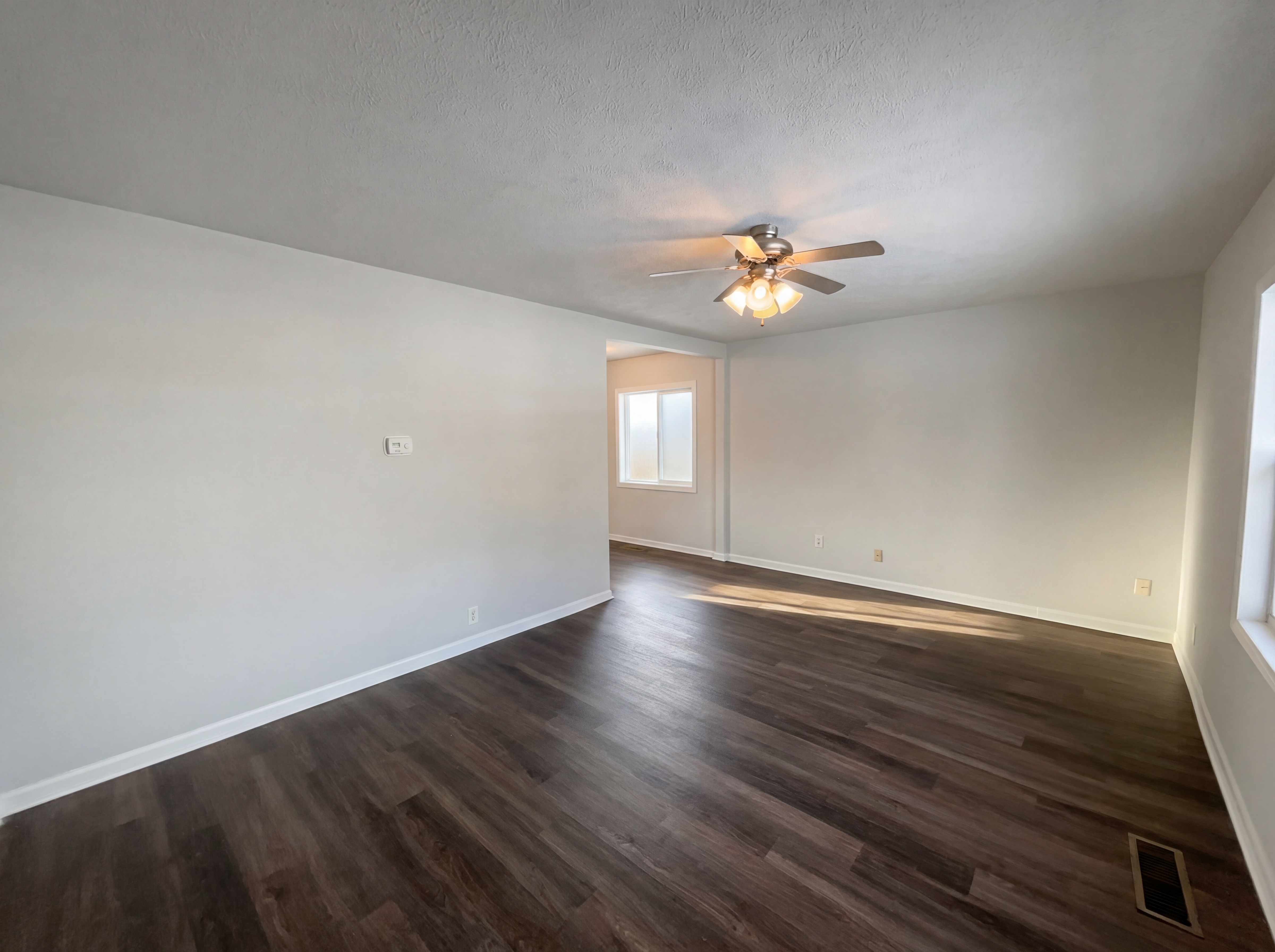 Photo 3 of 16 of 217 Crestwood Dr, Whiteland, IN