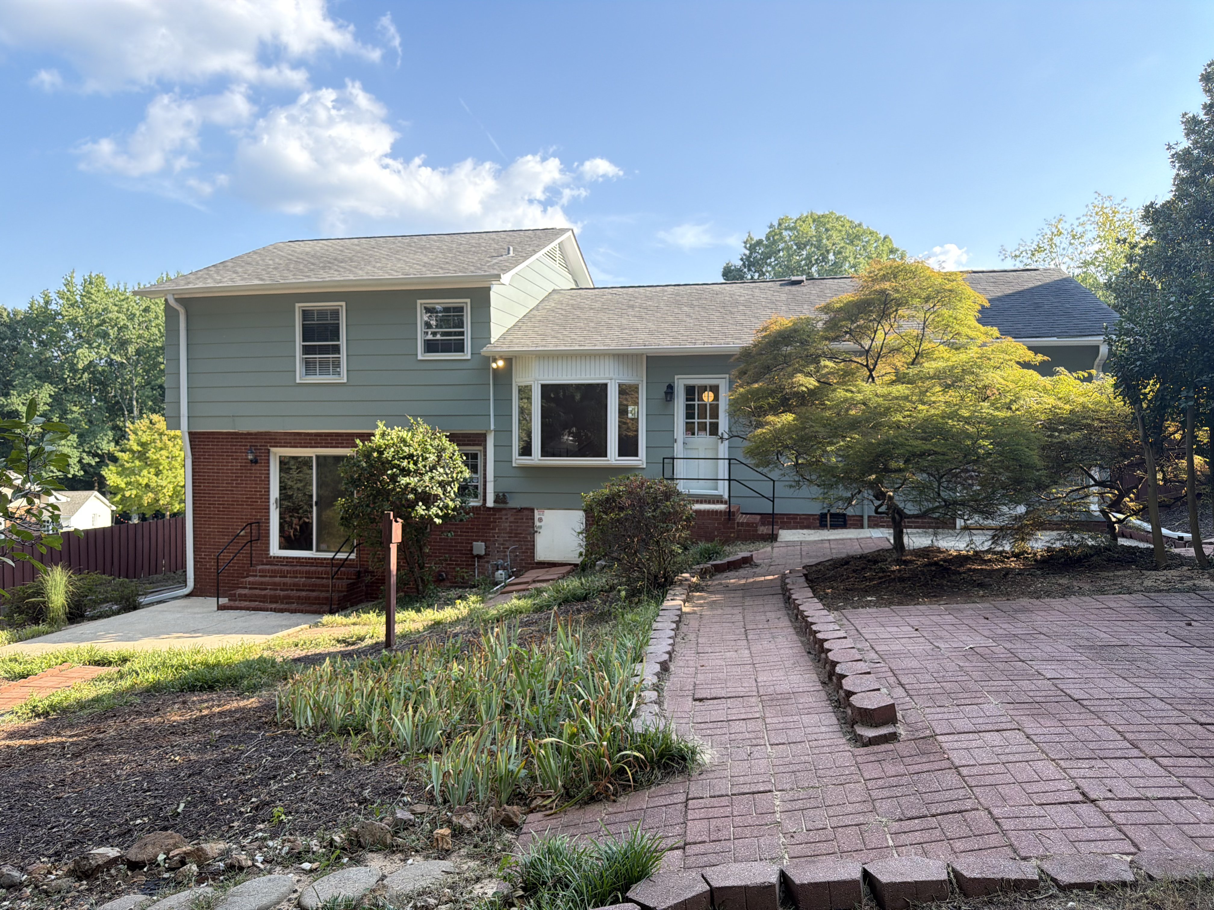 Photo 5 of 41 of 1030 McLaughlin Dr, Charlotte, NC