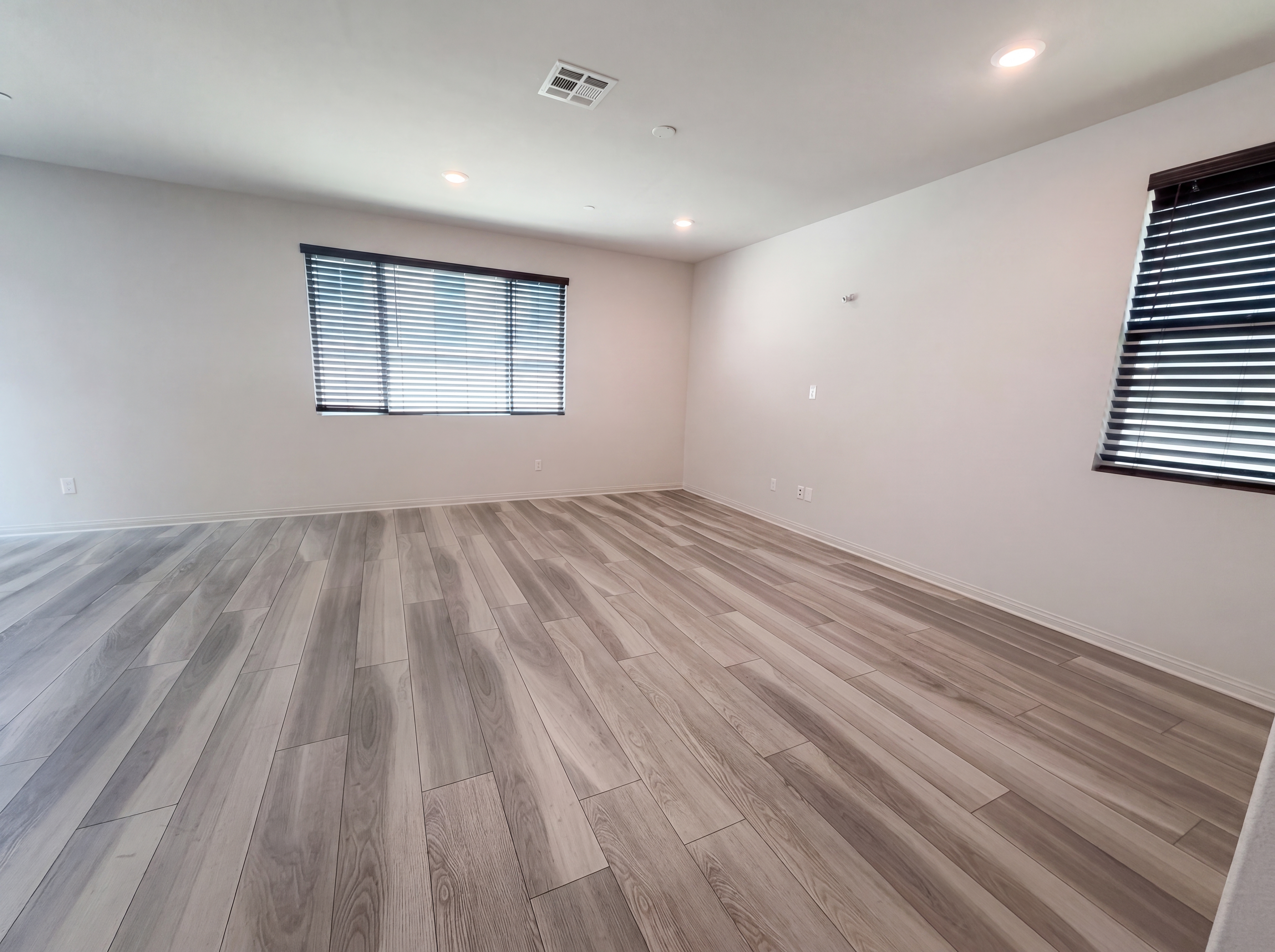 Photo 3 of 24 of 383 Eureka Dr, Santa Paula, CA