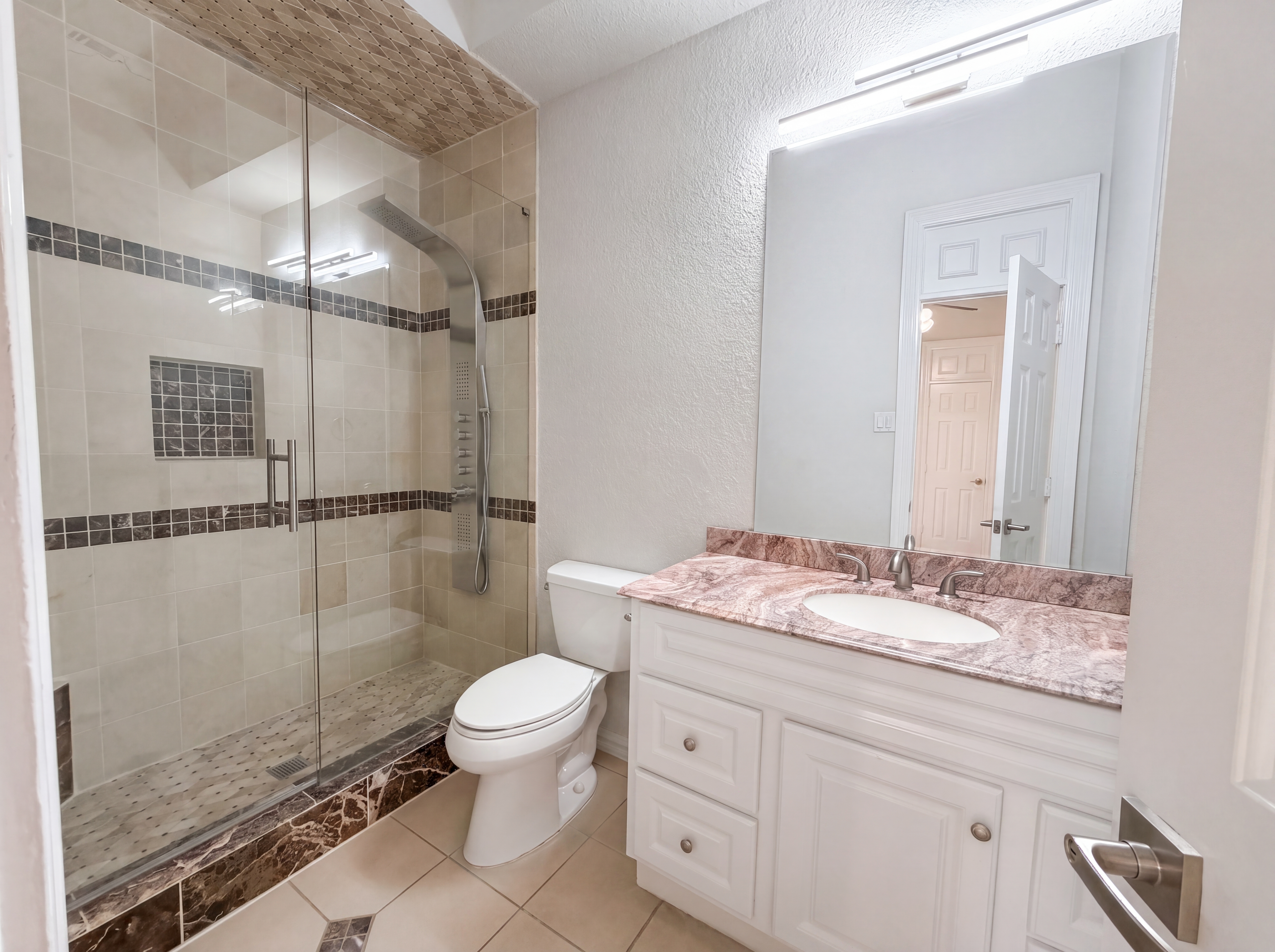 Photo 18 of 28 of 2405 Castle Rock Rd, Arlington, TX