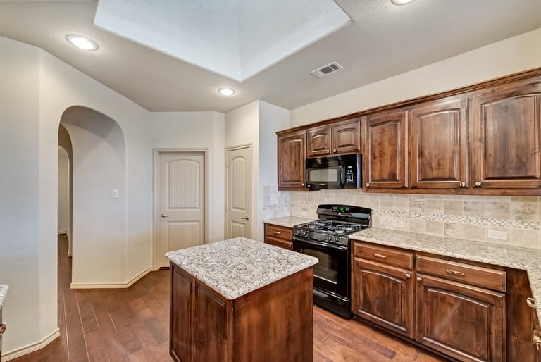 Photo 6 of 28 - 8212 Misty Water Dr, Fort Worth, TX 76131
