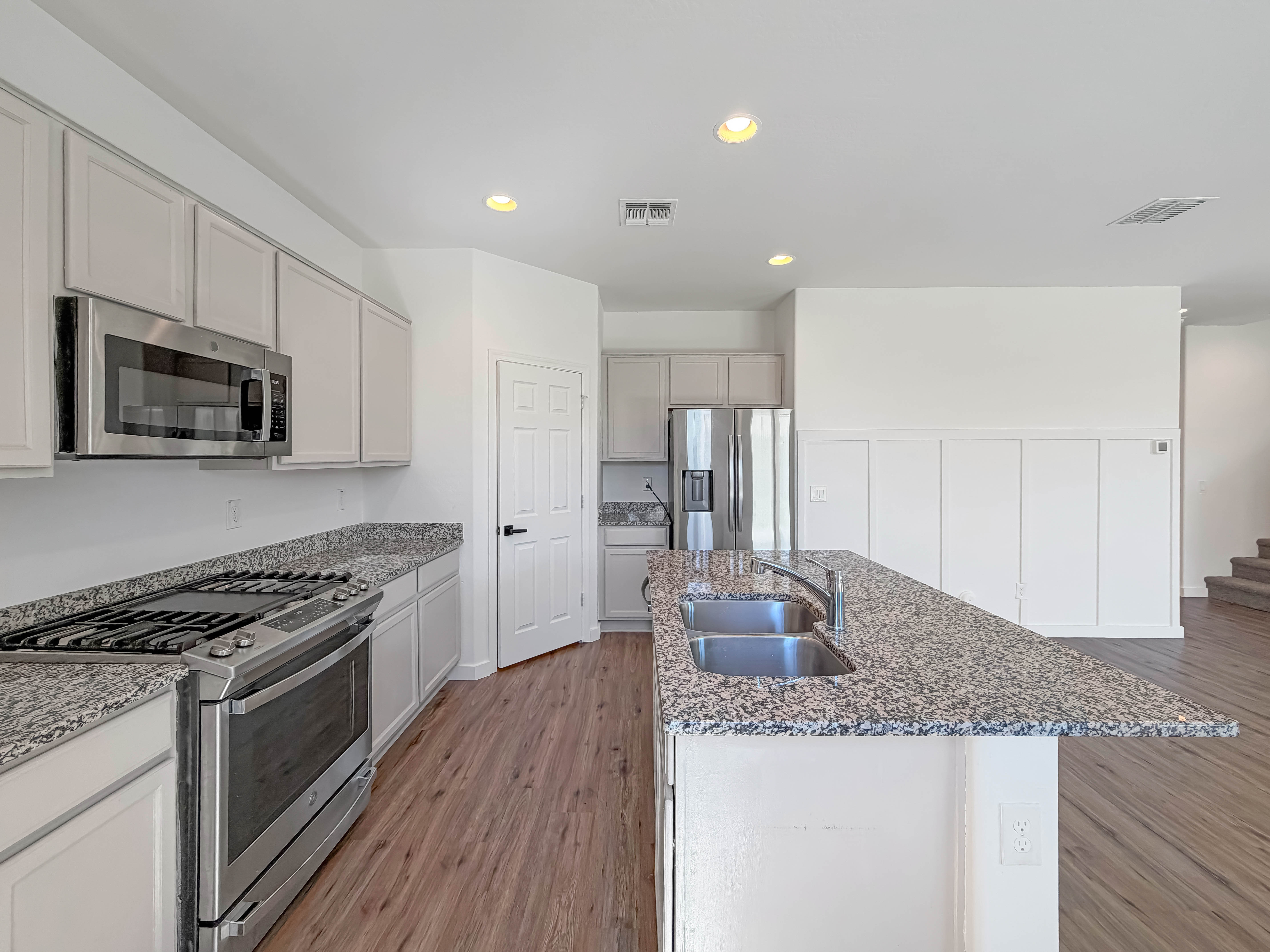 Photo 2 of 24 of 3215 W Pollack St, Phoenix, AZ