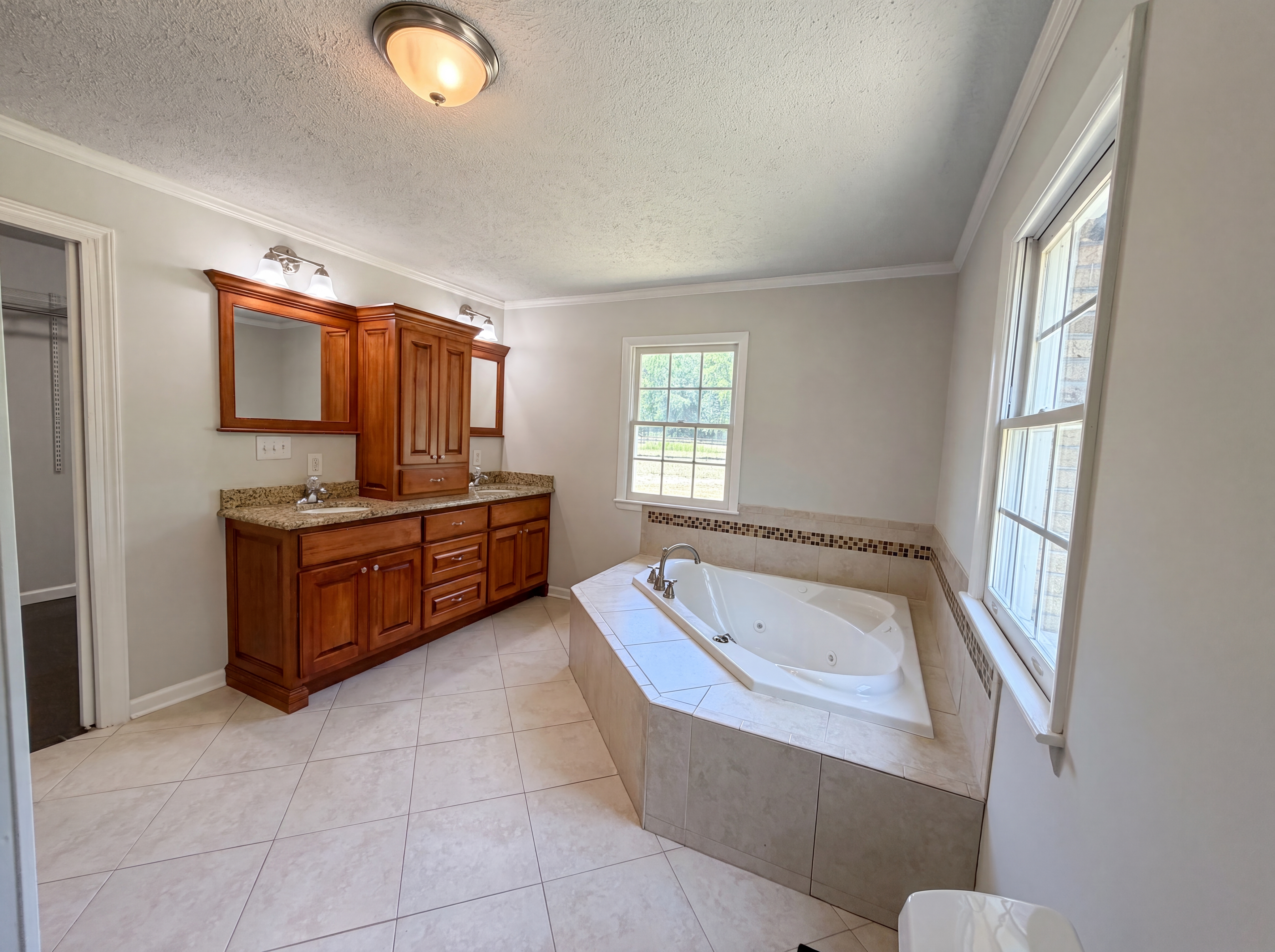 Photo 5 of 17 of 5416 Shipman Rd, Hope Mills, NC