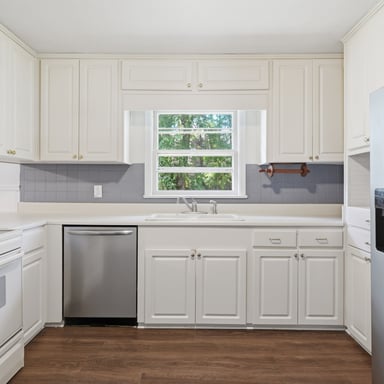 Property photo 2 of 811 Sunset Ave NW